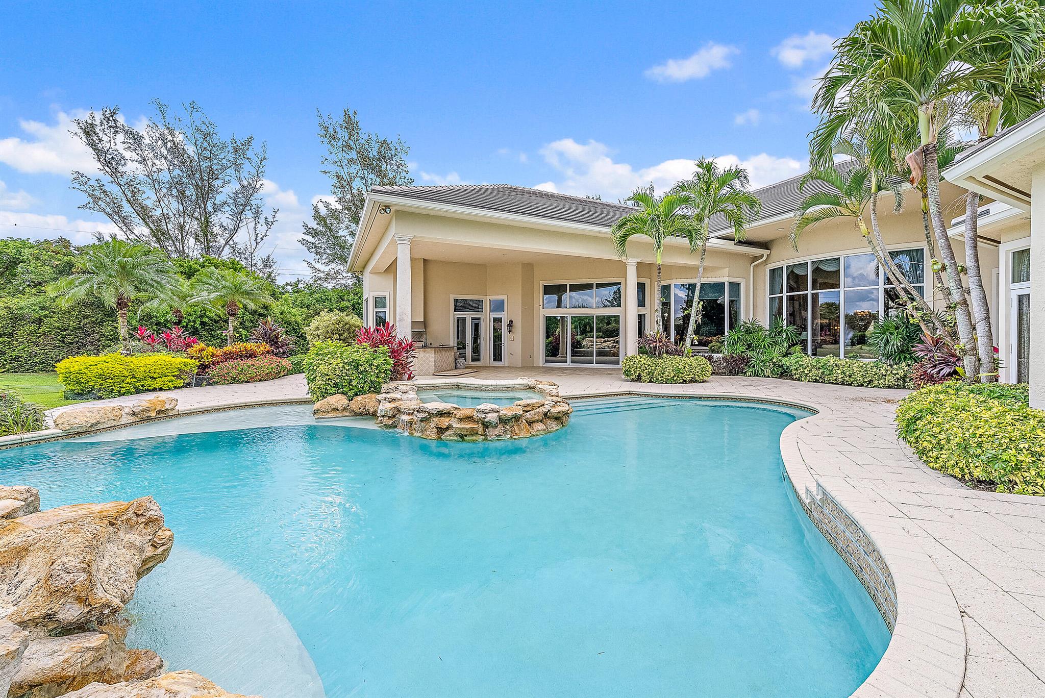 JUPITER HILLS VILLAGE - Residential