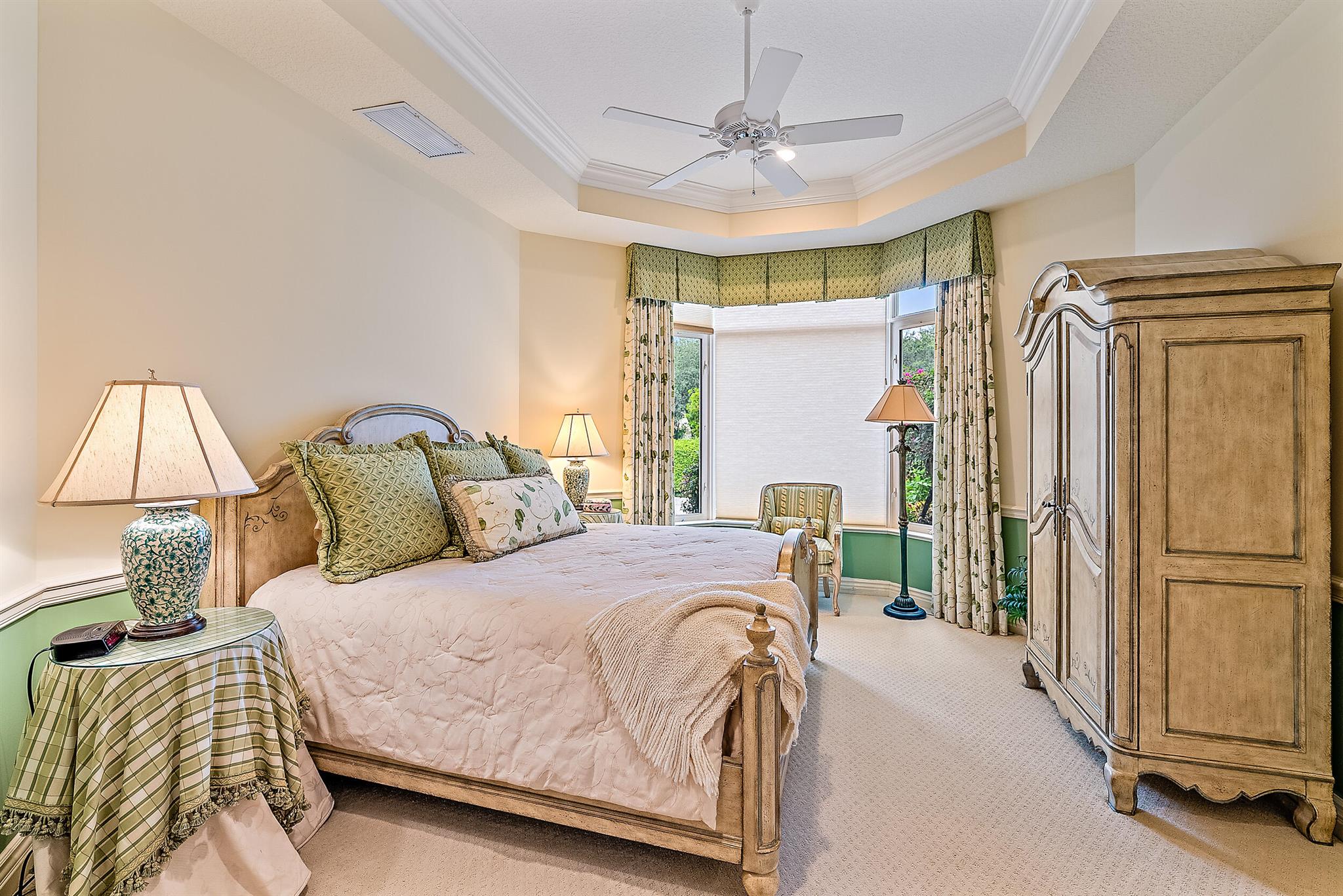 JUPITER HILLS VILLAGE - Residential