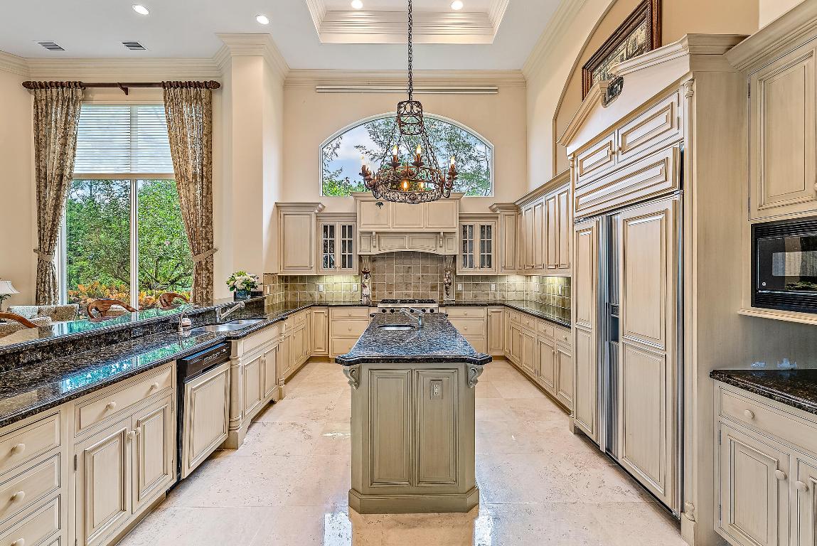 JUPITER HILLS VILLAGE - Residential