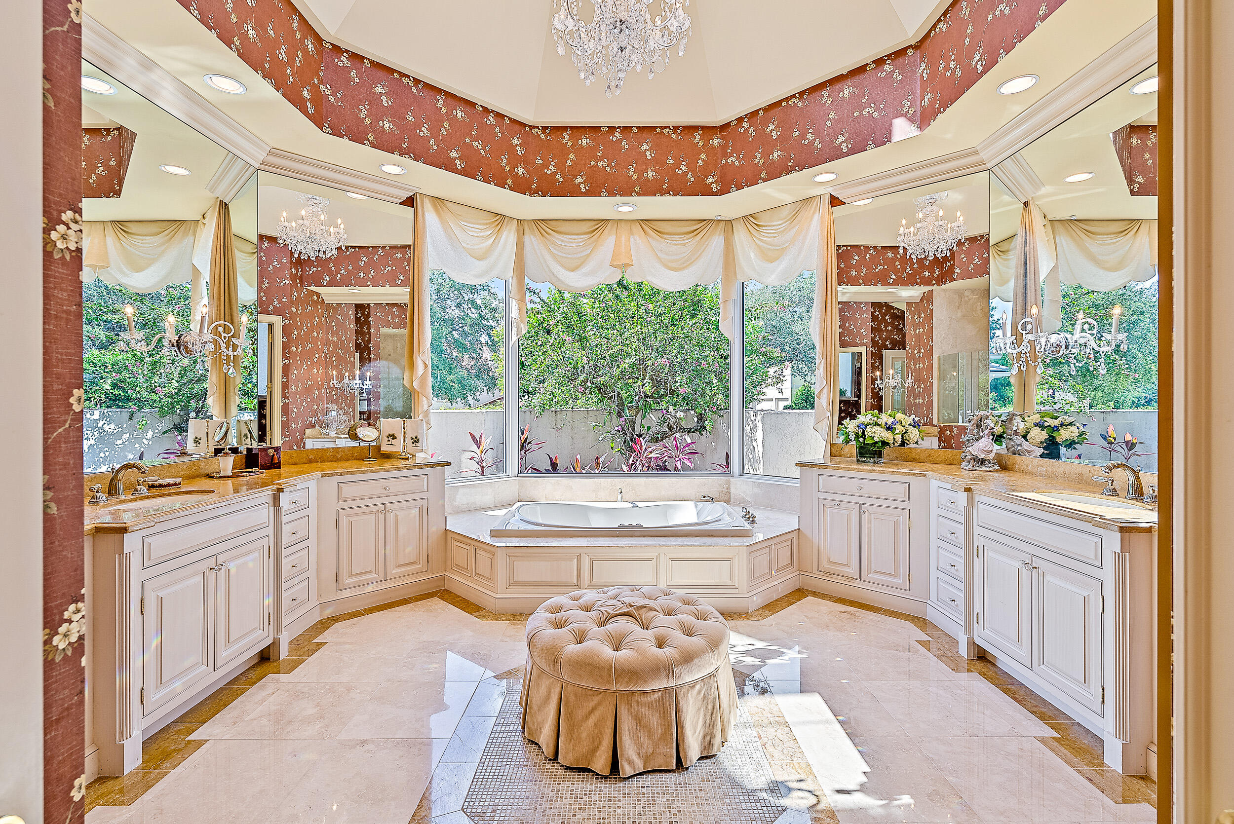 JUPITER HILLS VILLAGE - Residential