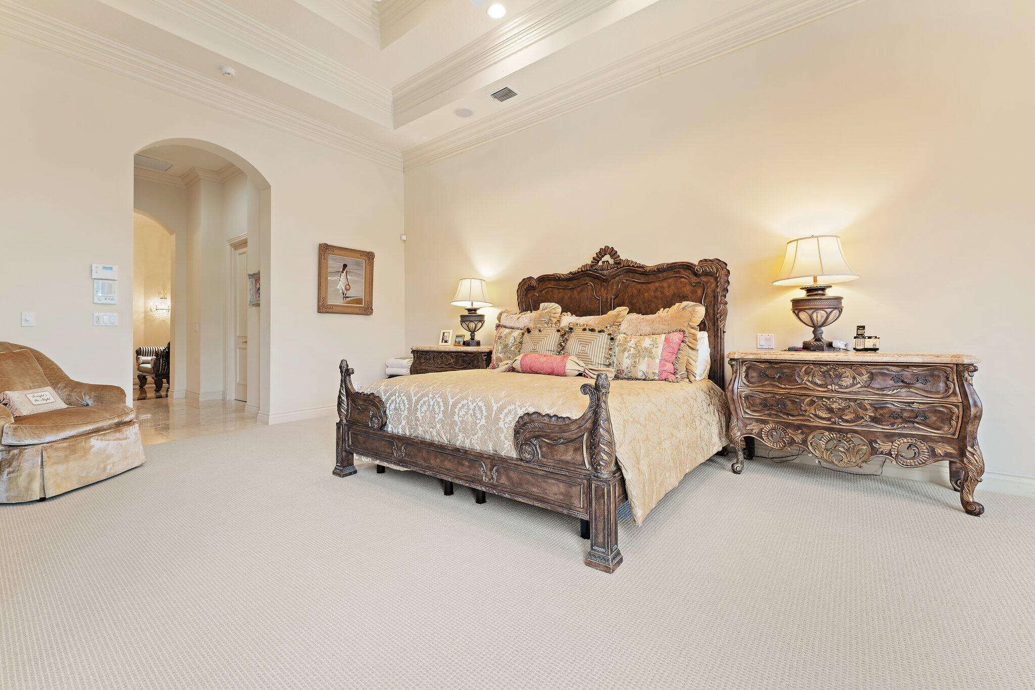 JUPITER HILLS VILLAGE - Residential