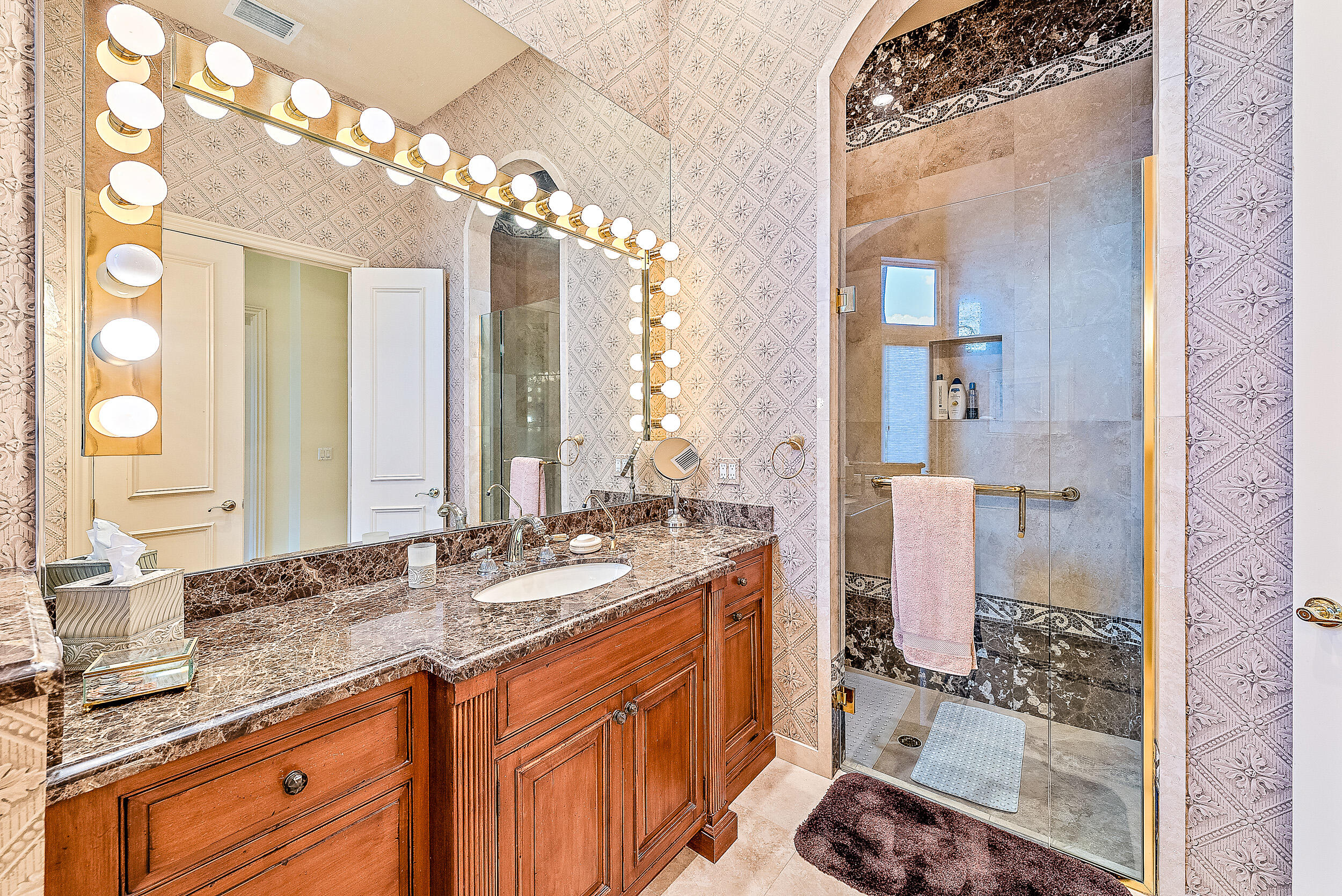 JUPITER HILLS VILLAGE - Residential