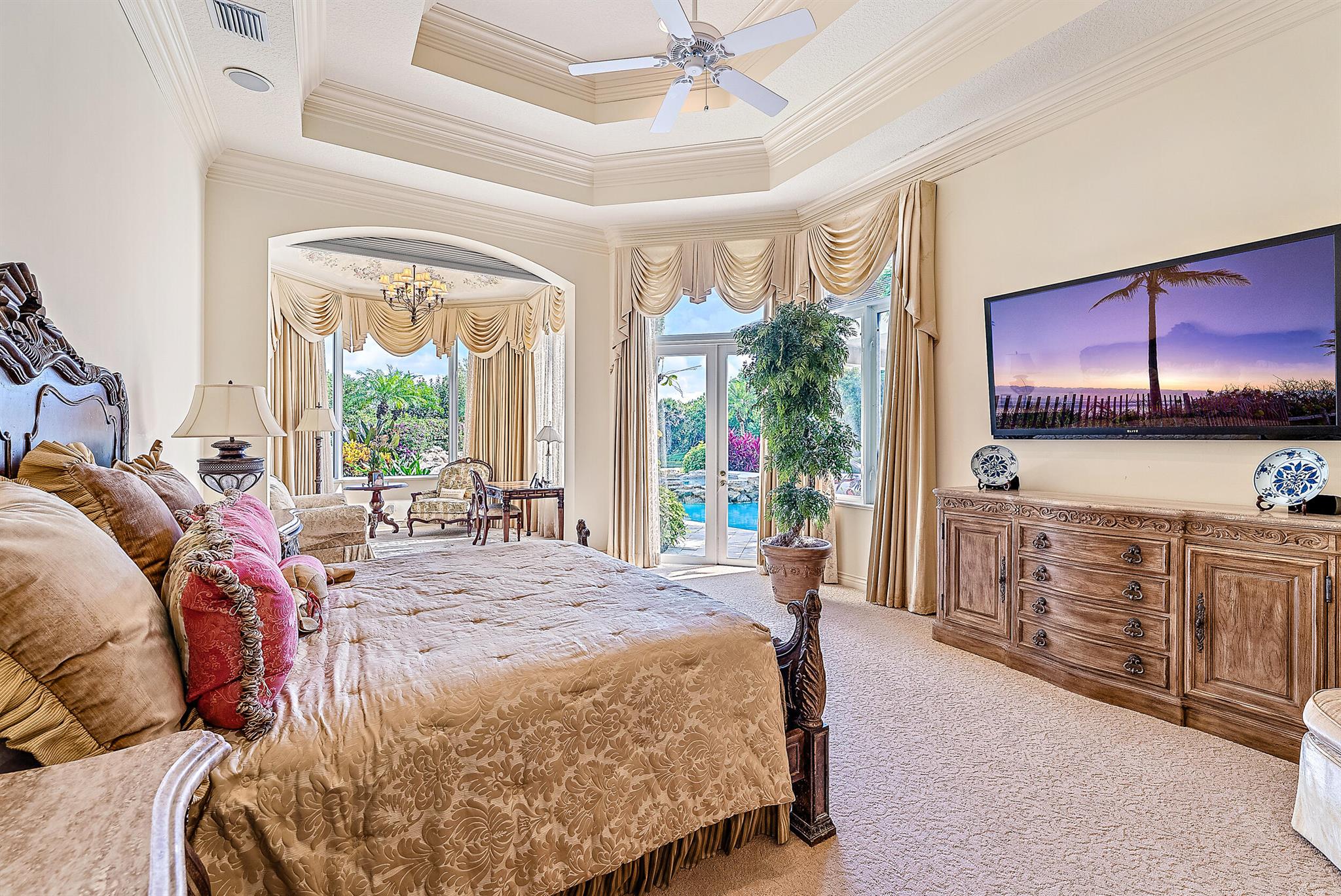 JUPITER HILLS VILLAGE - Residential