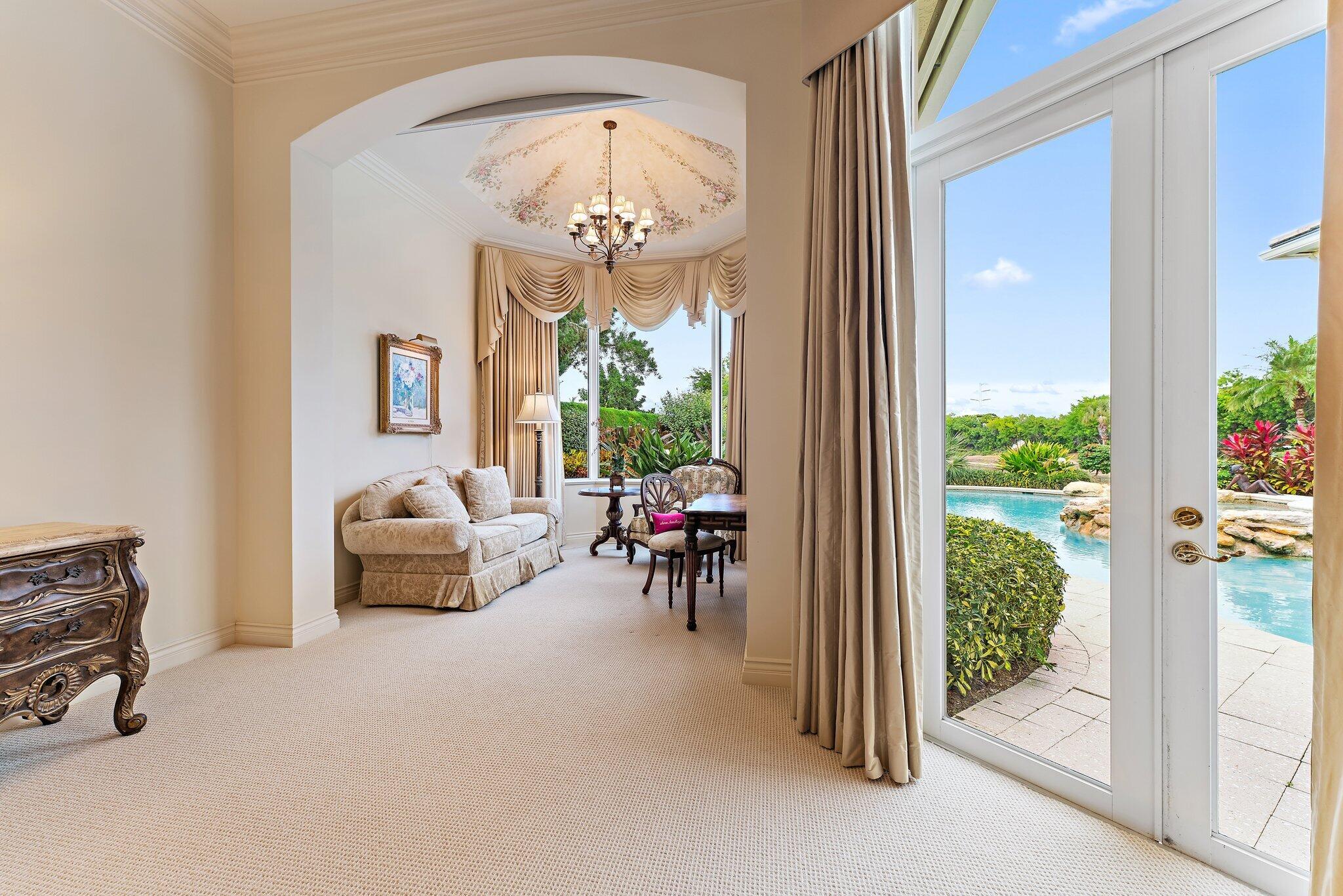 JUPITER HILLS VILLAGE - Residential