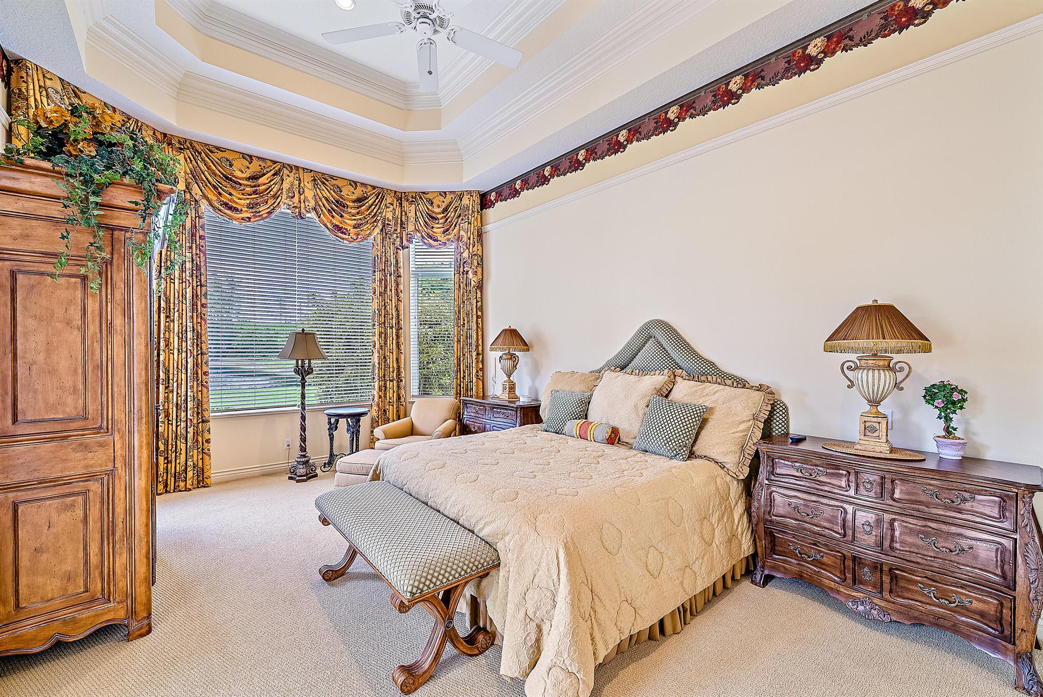 JUPITER HILLS VILLAGE - Residential