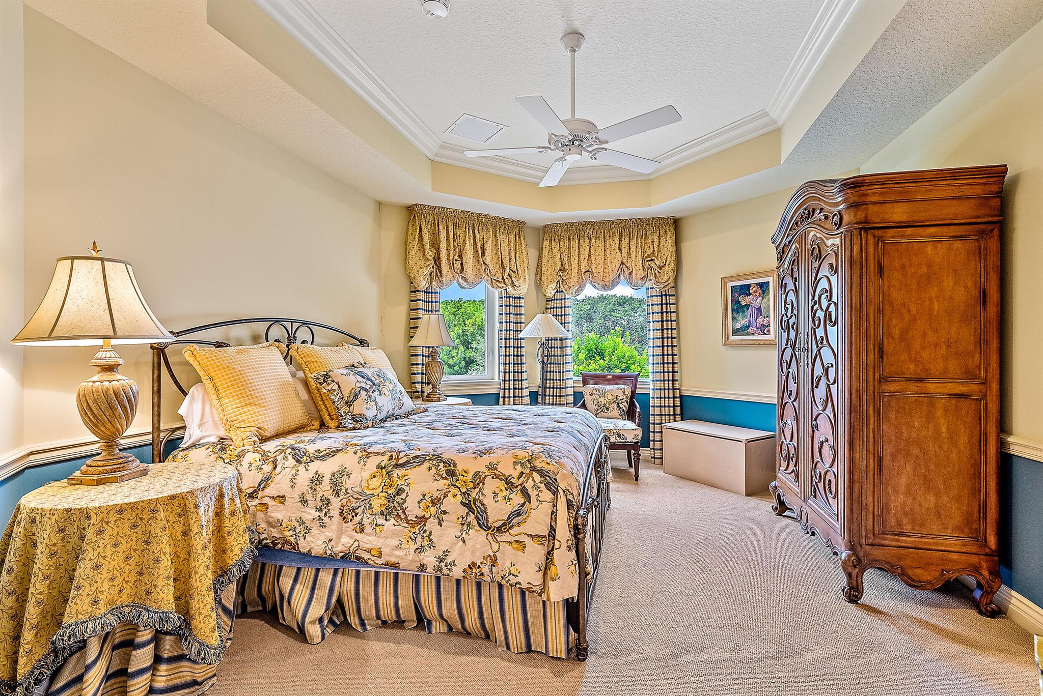 JUPITER HILLS VILLAGE - Residential