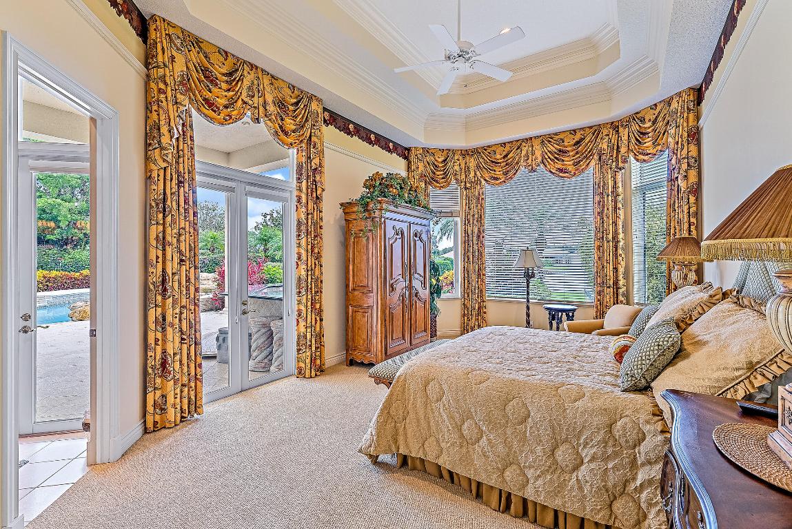 JUPITER HILLS VILLAGE - Residential