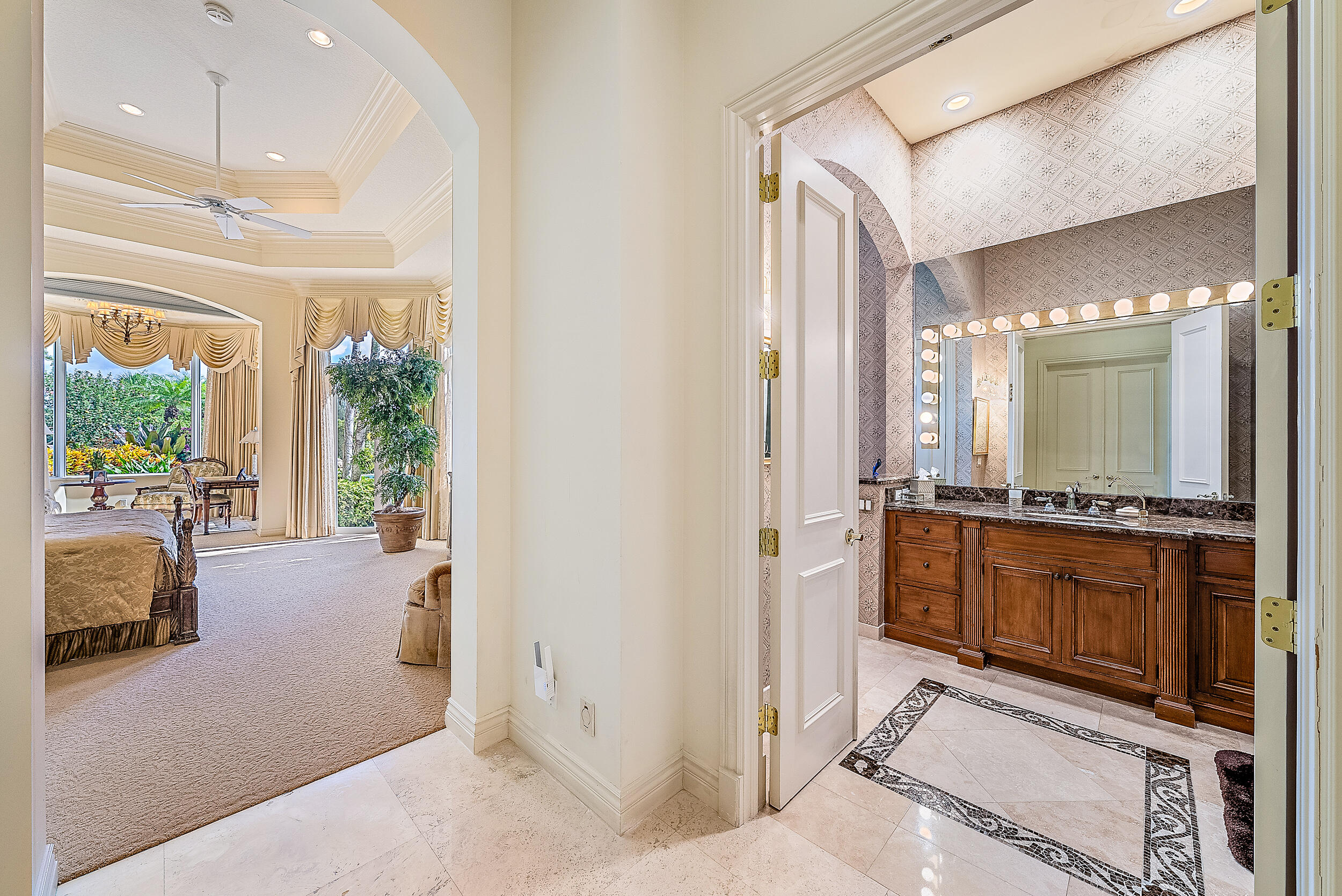 JUPITER HILLS VILLAGE - Residential