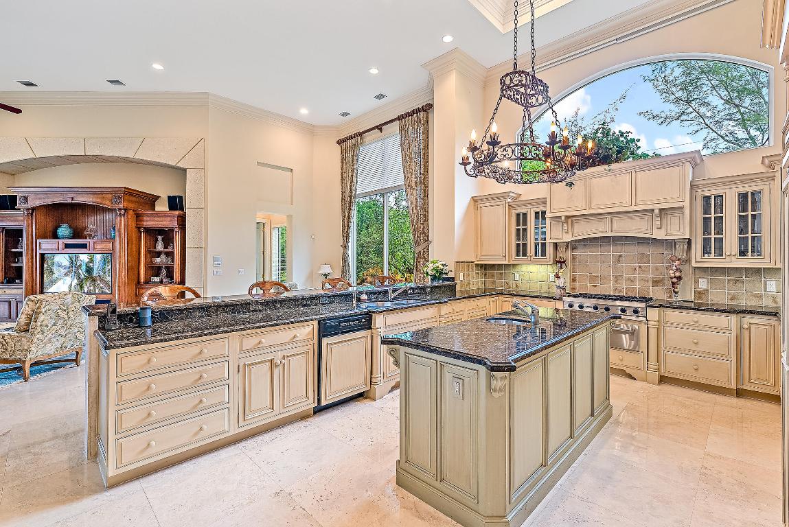 JUPITER HILLS VILLAGE - Residential