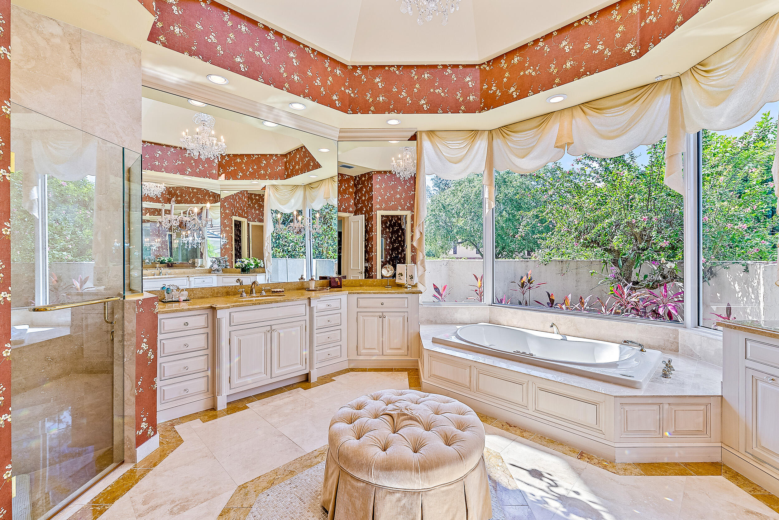 JUPITER HILLS VILLAGE - Residential