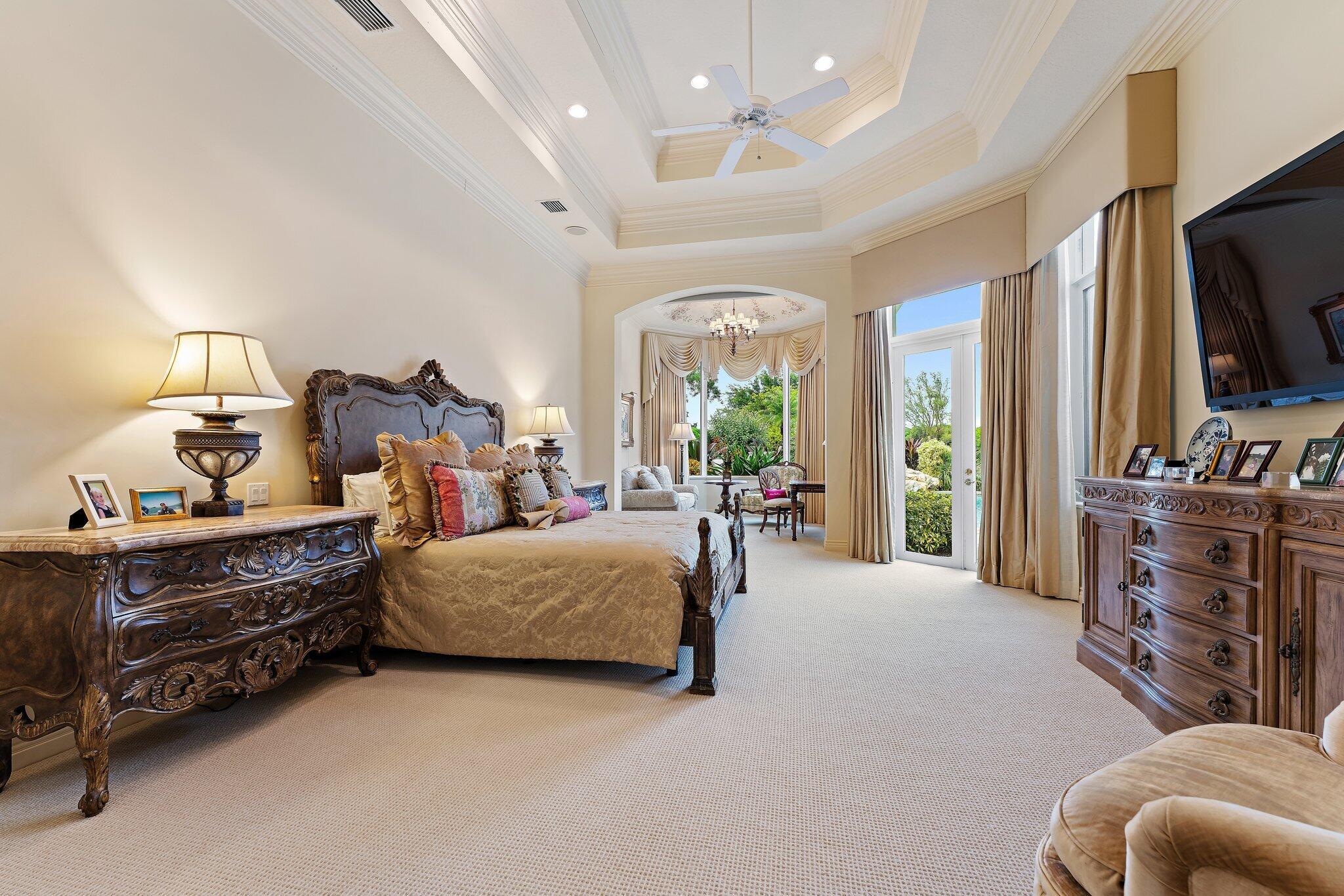 JUPITER HILLS VILLAGE - Residential