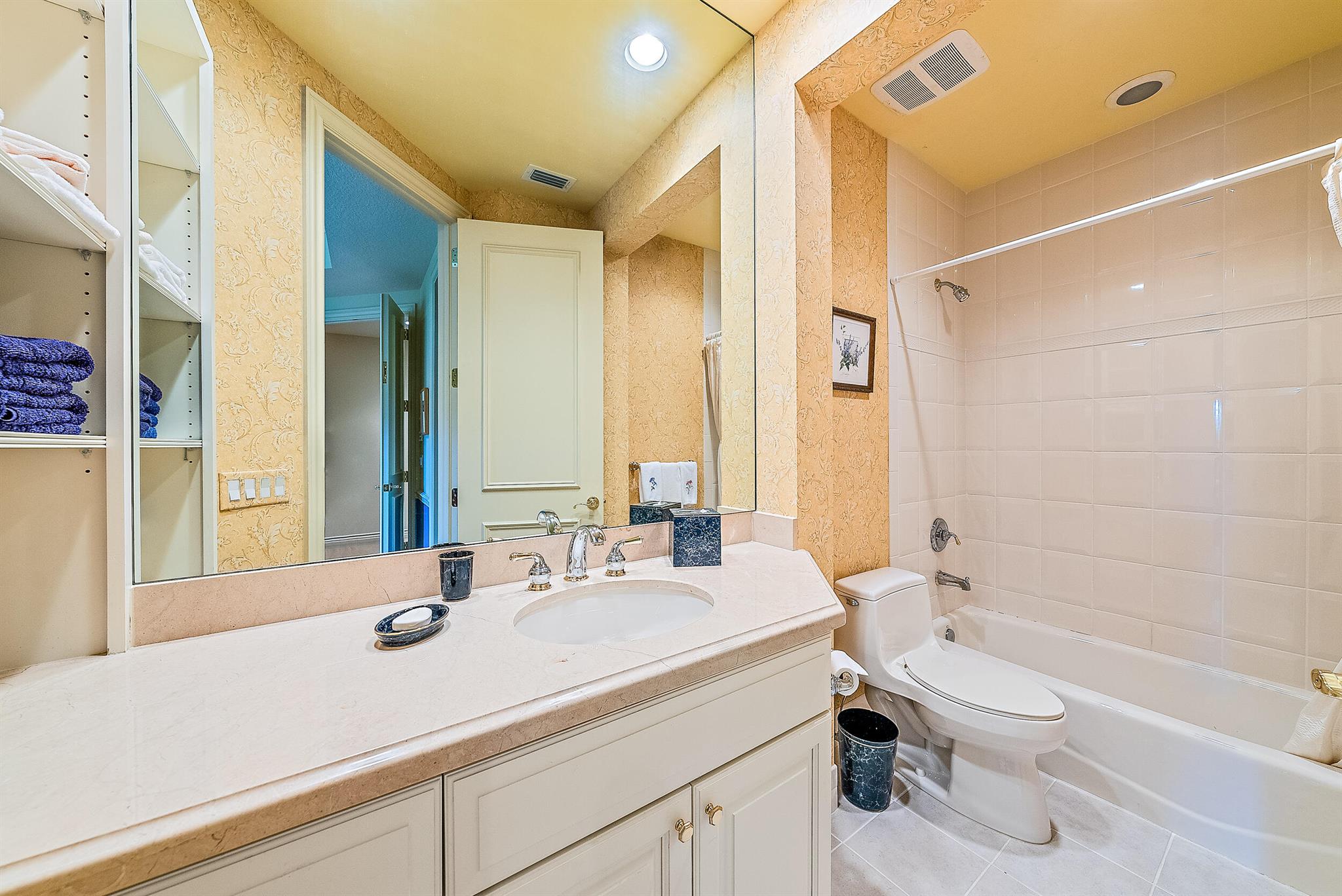 JUPITER HILLS VILLAGE - Residential