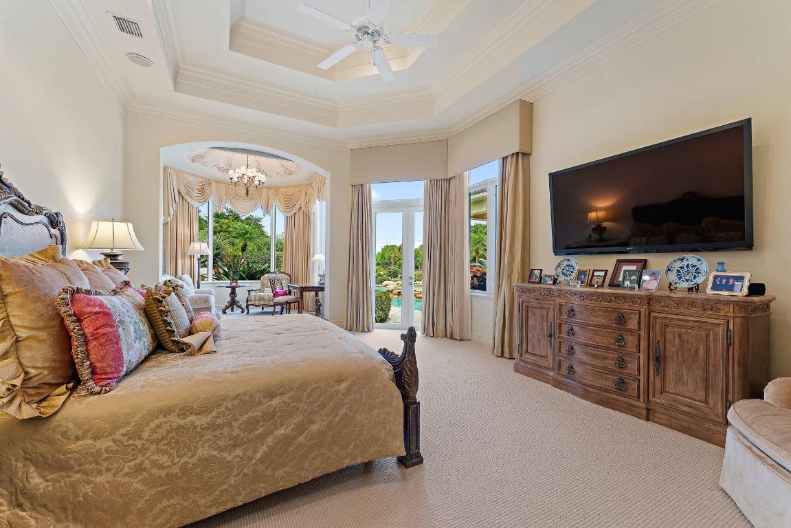 JUPITER HILLS VILLAGE - Residential