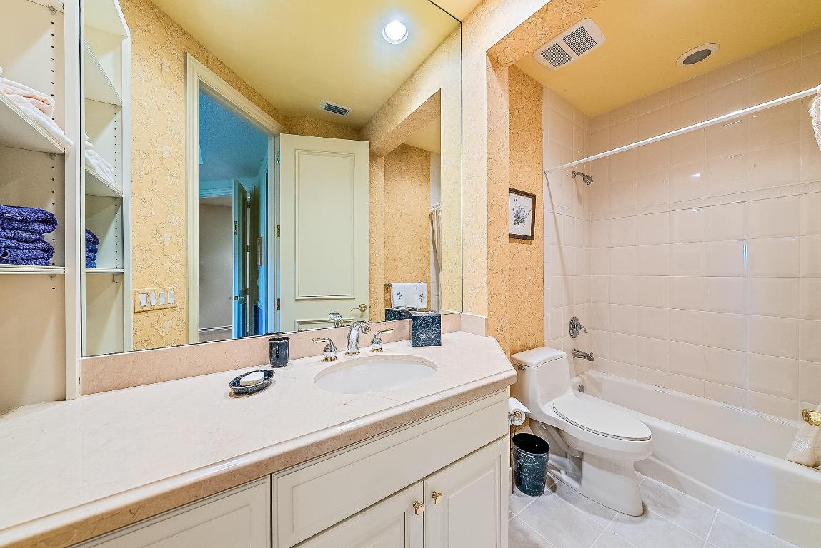 JUPITER HILLS VILLAGE - Residential