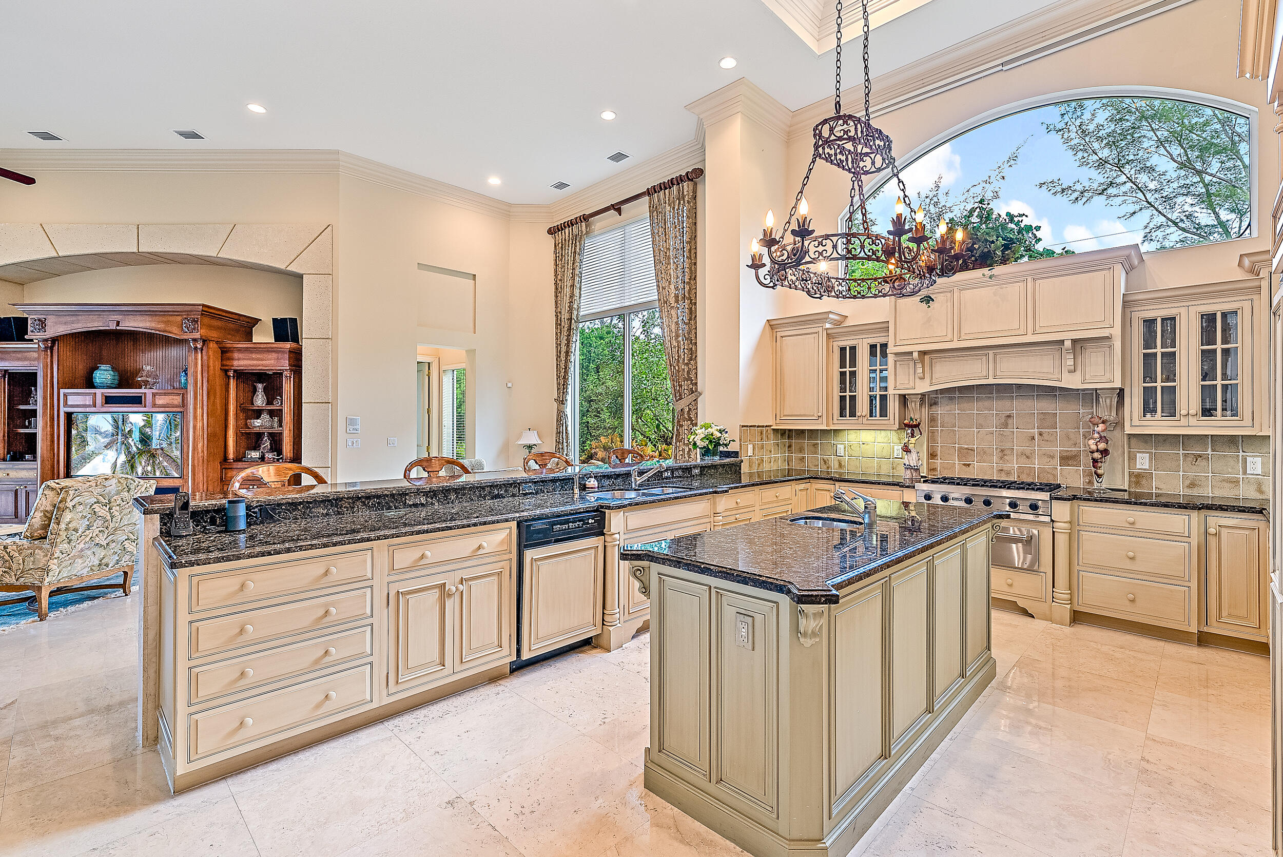 JUPITER HILLS VILLAGE - Residential