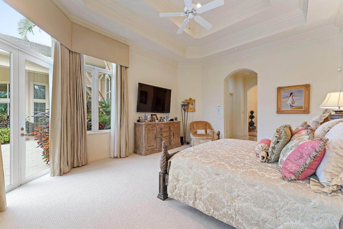 JUPITER HILLS VILLAGE - Residential