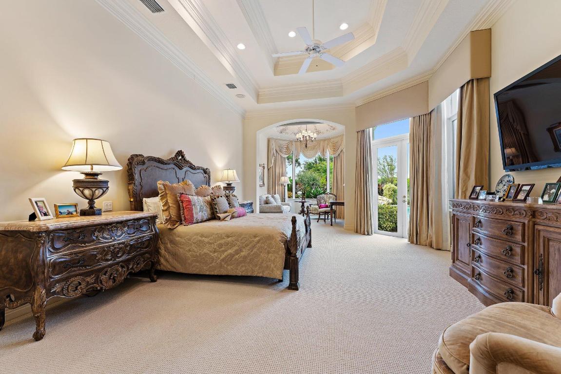 JUPITER HILLS VILLAGE - Residential