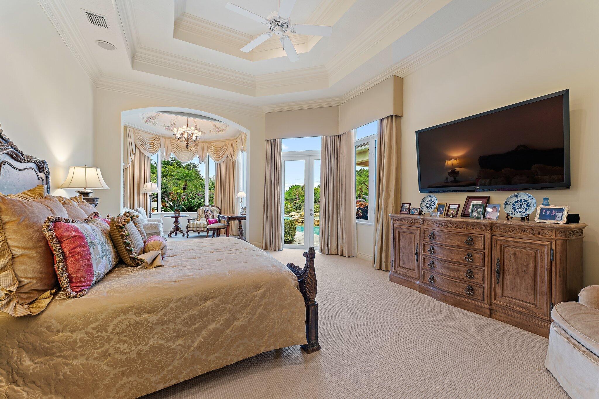 JUPITER HILLS VILLAGE - Residential