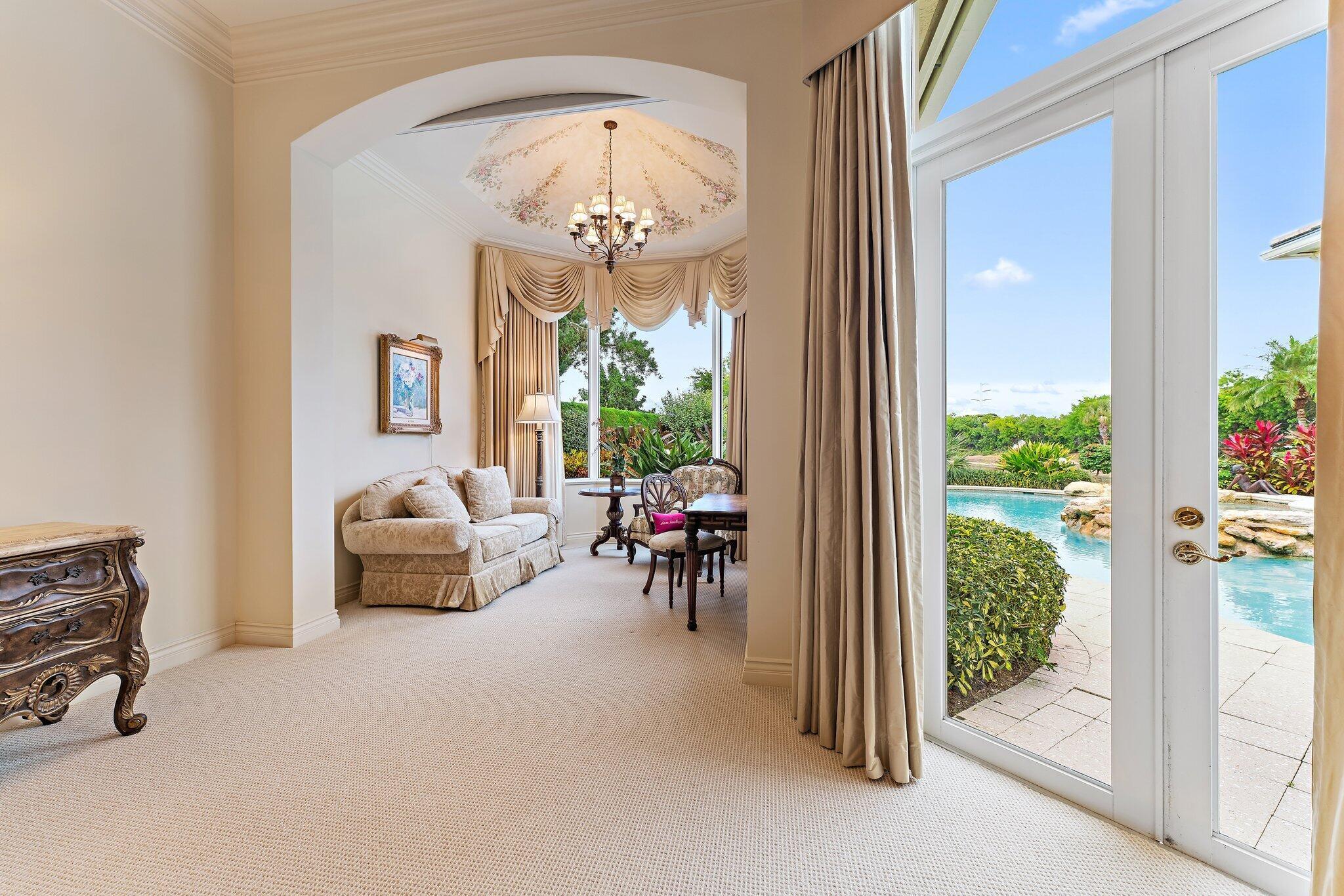 JUPITER HILLS VILLAGE - Residential