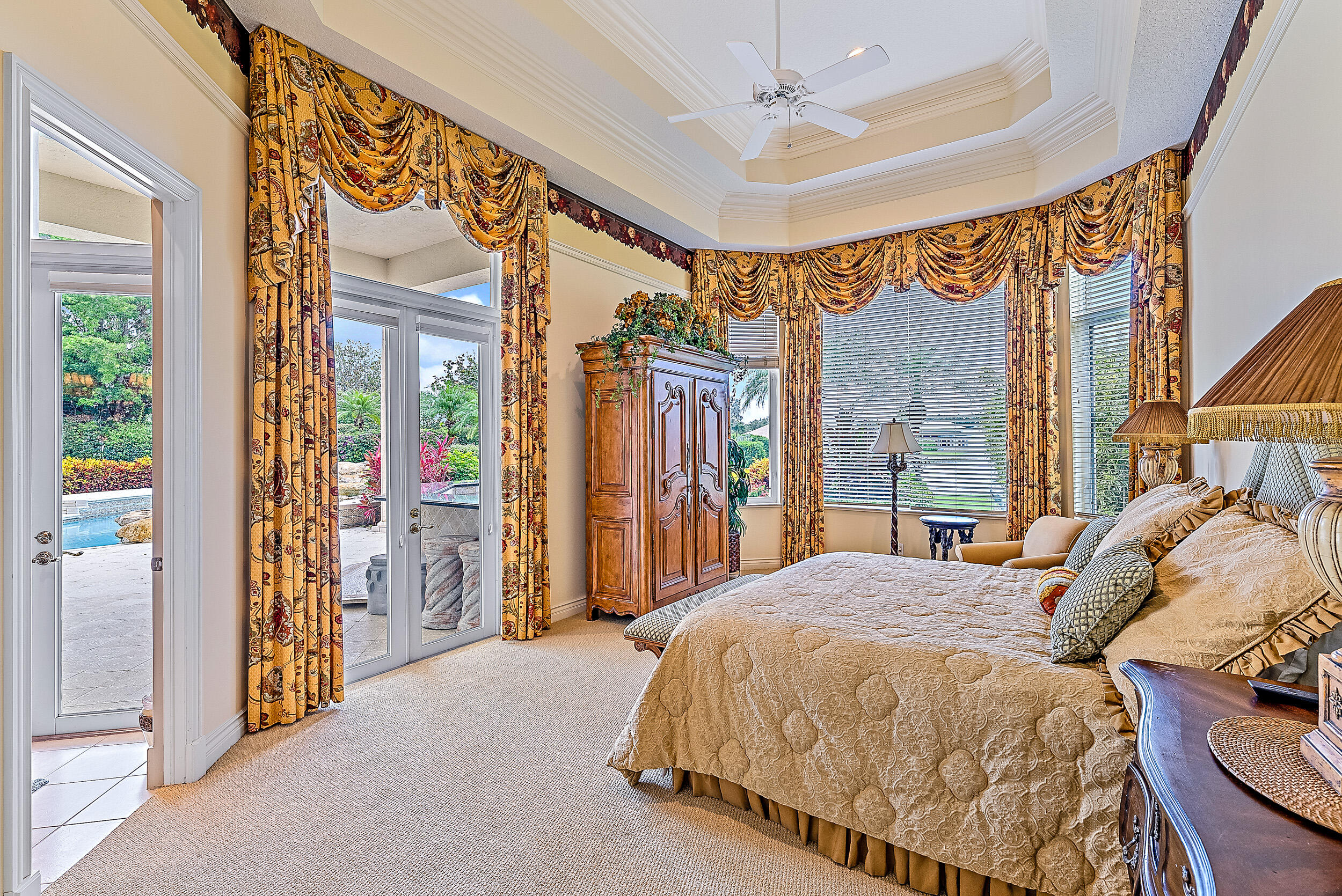 JUPITER HILLS VILLAGE - Residential