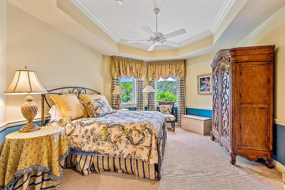 JUPITER HILLS VILLAGE - Residential