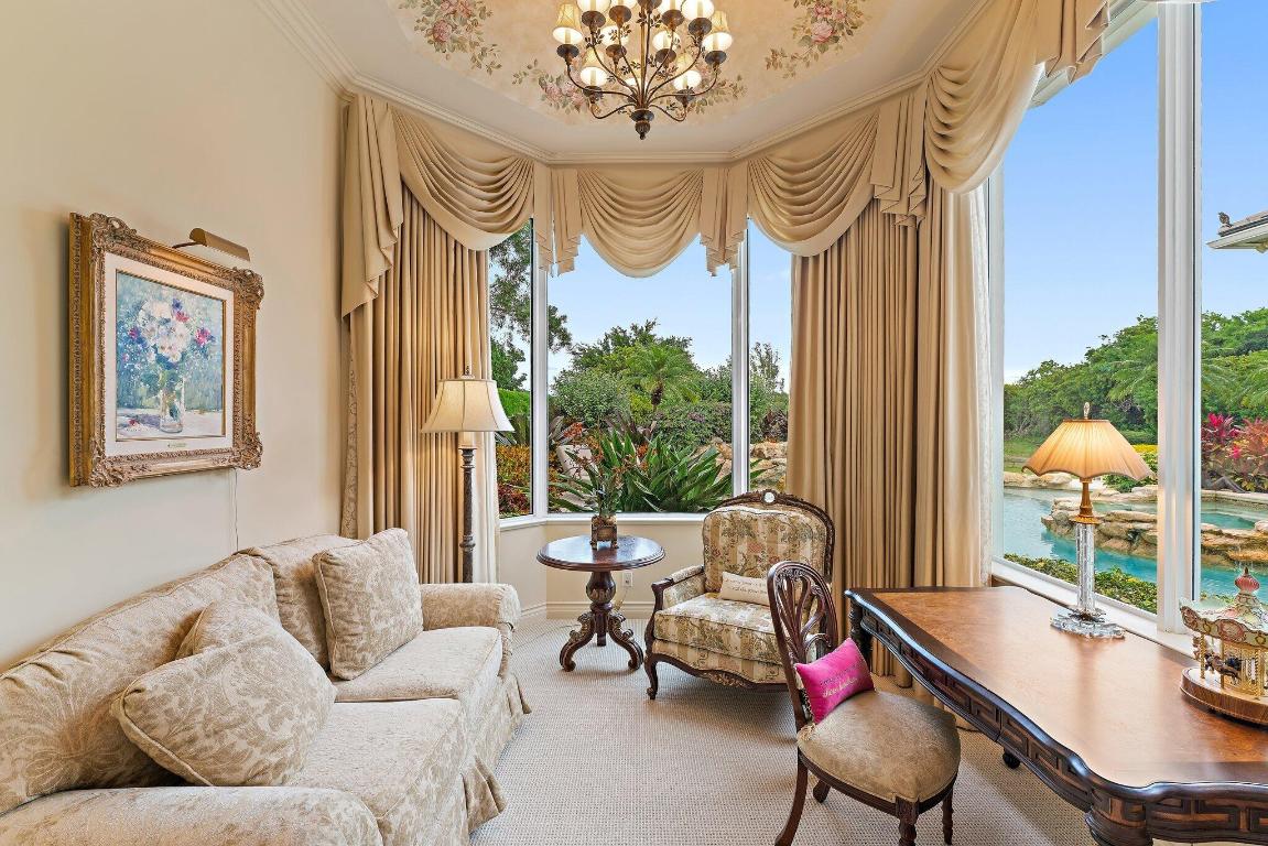 JUPITER HILLS VILLAGE - Residential