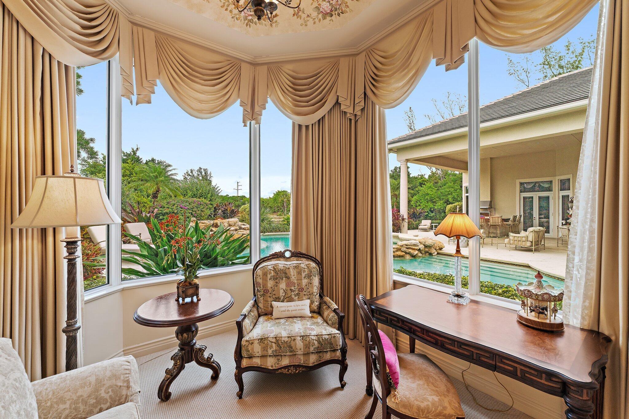 JUPITER HILLS VILLAGE - Residential