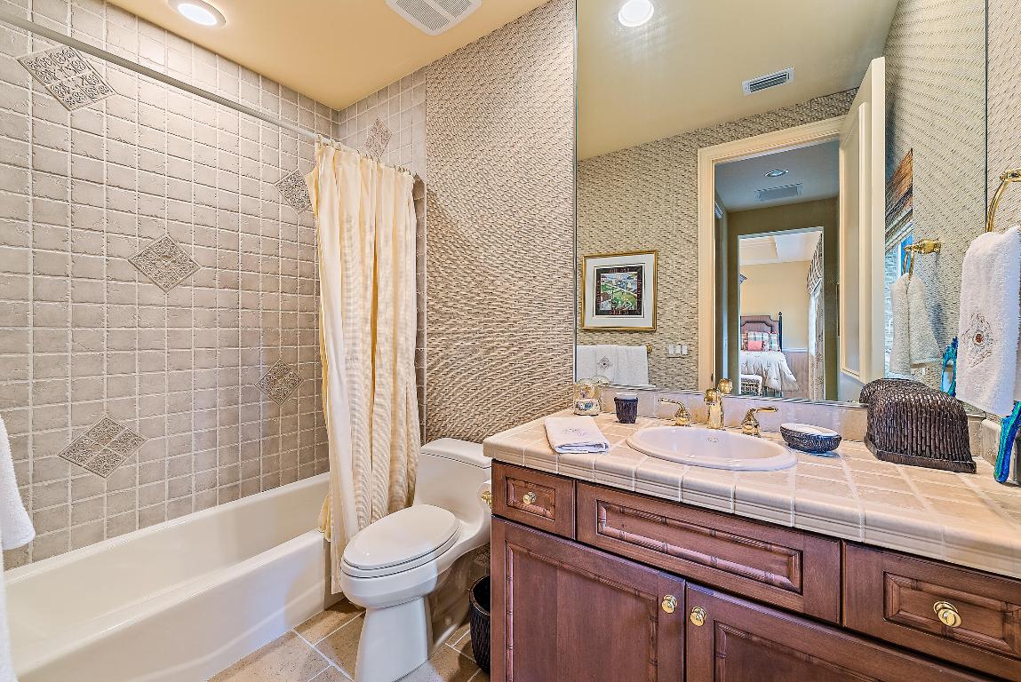 JUPITER HILLS VILLAGE - Residential