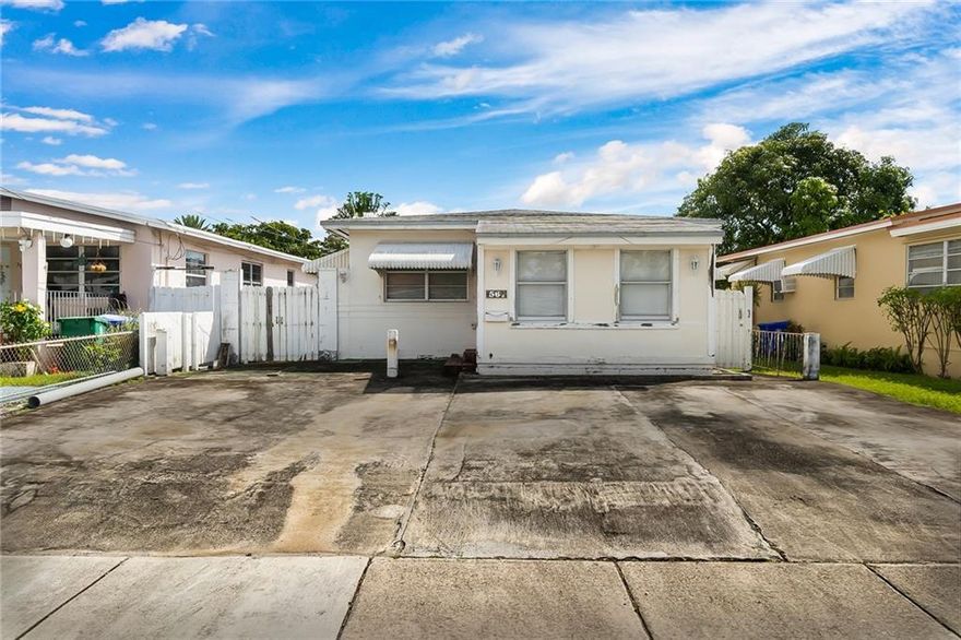 This 3/3 is perfect for investment or remodel. Close to the Airport, downtown Miami, Publix, Starbucks, Office Depot and surrounding shopping. This property will not last.