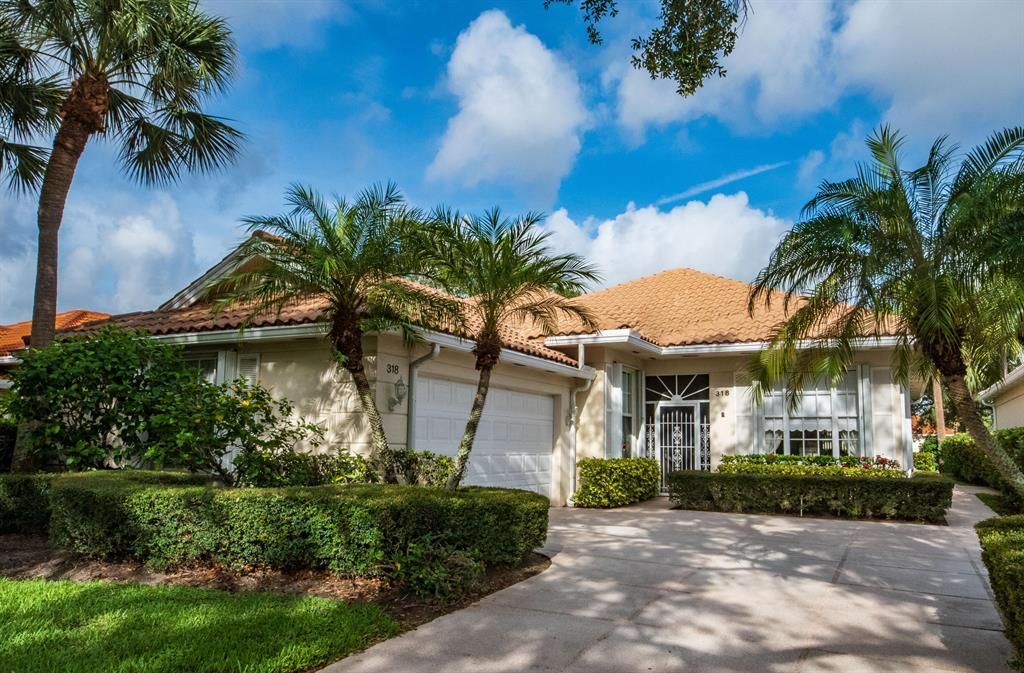 Photo of 318 Kelsey Park Circle, Palm Beach Gardens, FL 33410 (MLS # R10725469)