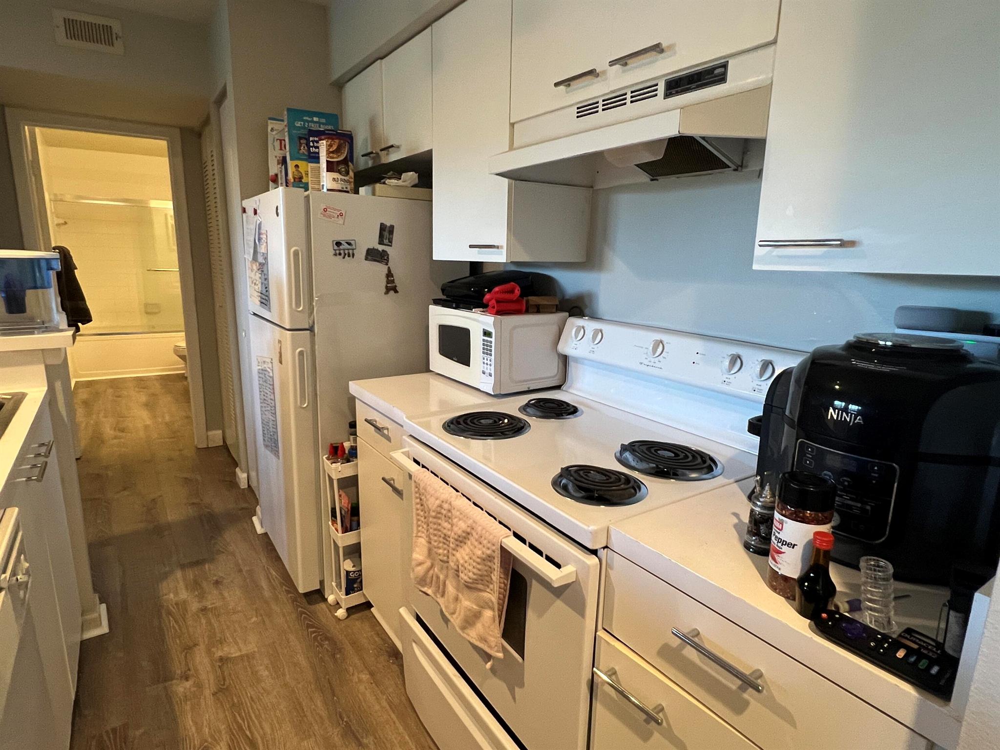 PALM LAKE CONDO - Residential Lease