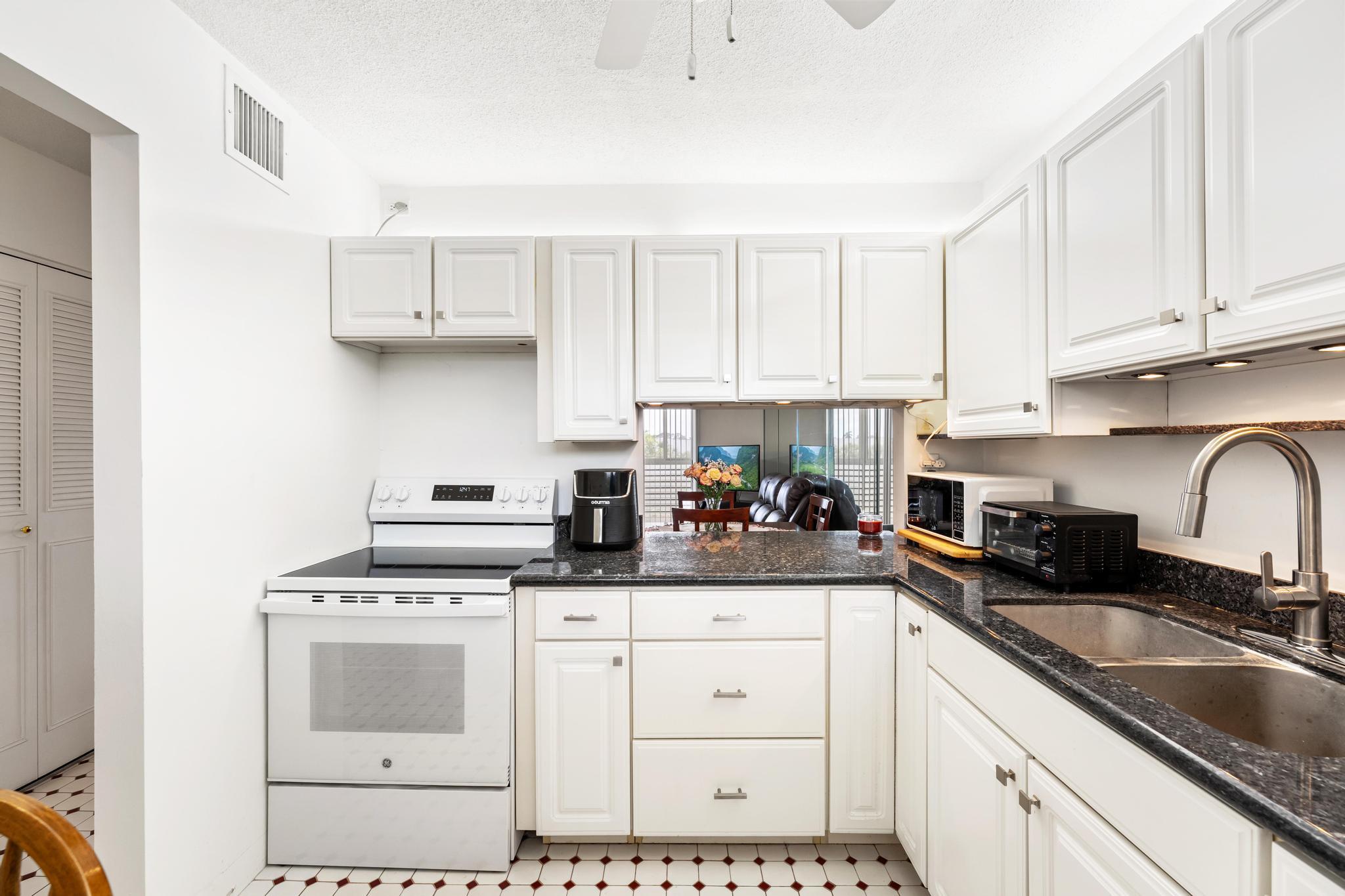 LAKE CLARKE GARDENS CONDO 16 - Residential