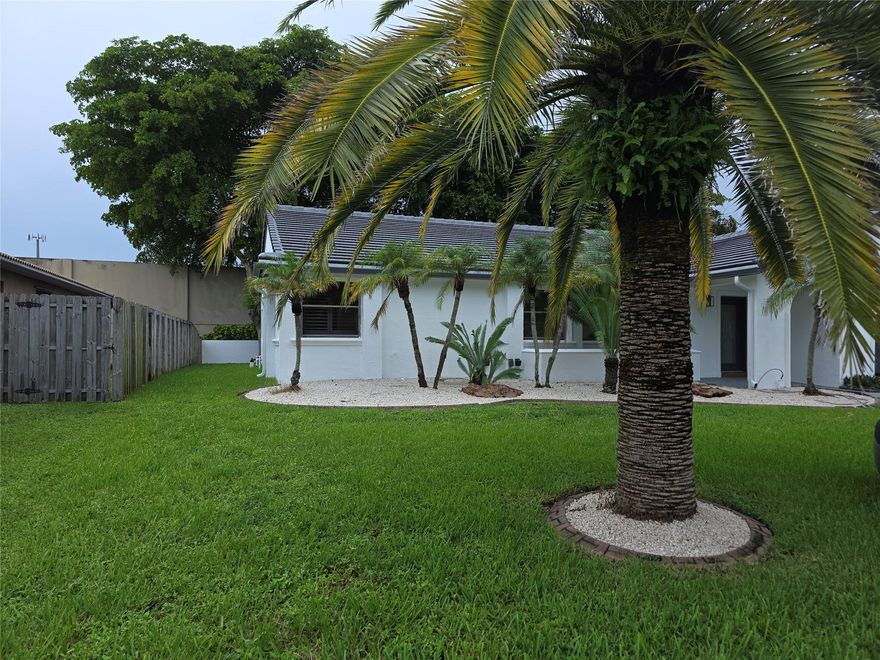 Spacious 4 Bedroom, 3.5 Bathroom Single-Family Home for Rent in Davie
Welcome to your new home! This beautifully maintained 4-bedroom, 3.5-bathroom single-family residence offers comfort, space, and convenience in one of Davie's most desirable neighborhoods. With a bright and open floor plan, this home features:
4 generously sized bedrooms with ample closet space
3.5 modern bathrooms, including a luxurious master en-suite
Open-concept kitchen with stainless steel appliances, granite countertops, and plenty of cabinet space
Large living and dining areas perfect for entertaining
Private backyard — great for relaxing or family gatherings
Located close to top-rated schools, parks, shopping centers, and major highways — ideal for families