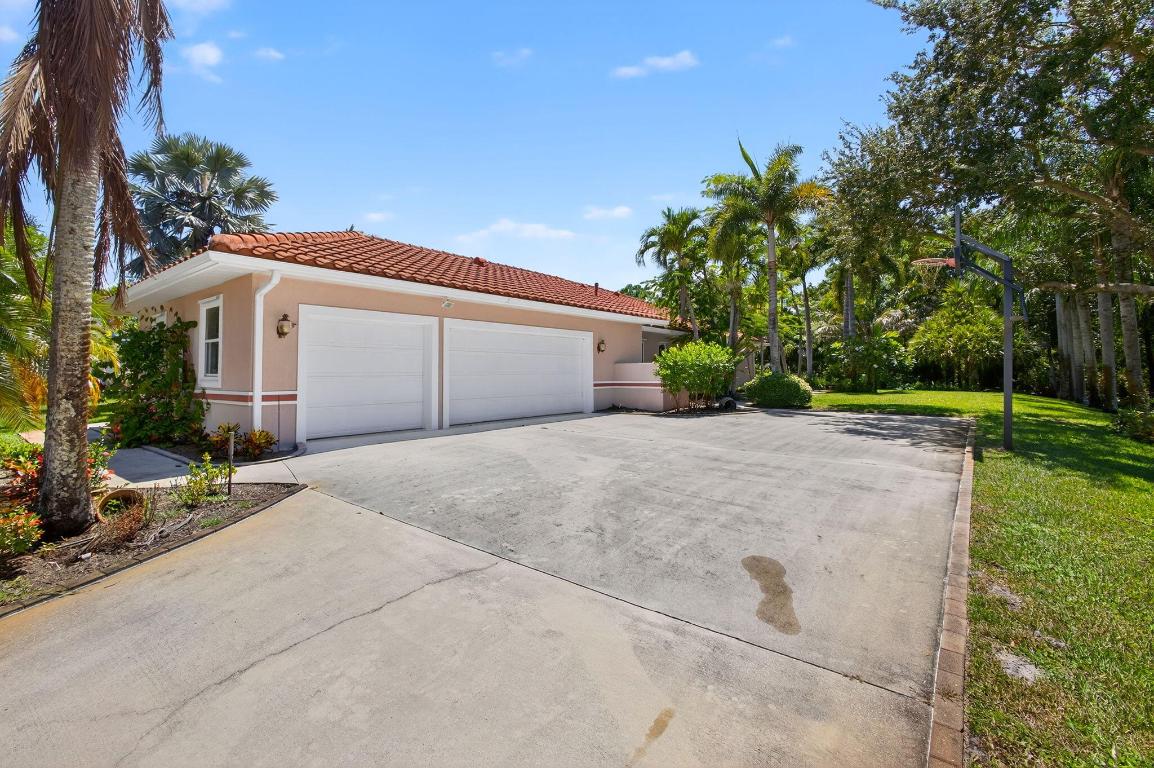 4881 SW Lake Grove Circle