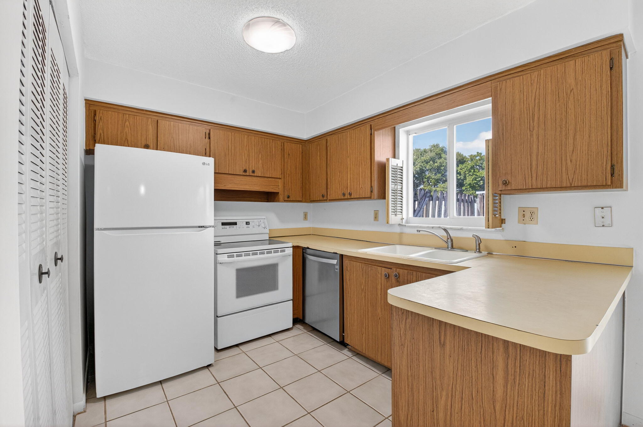 COUNTRY CLUB VILLAGE - Residential