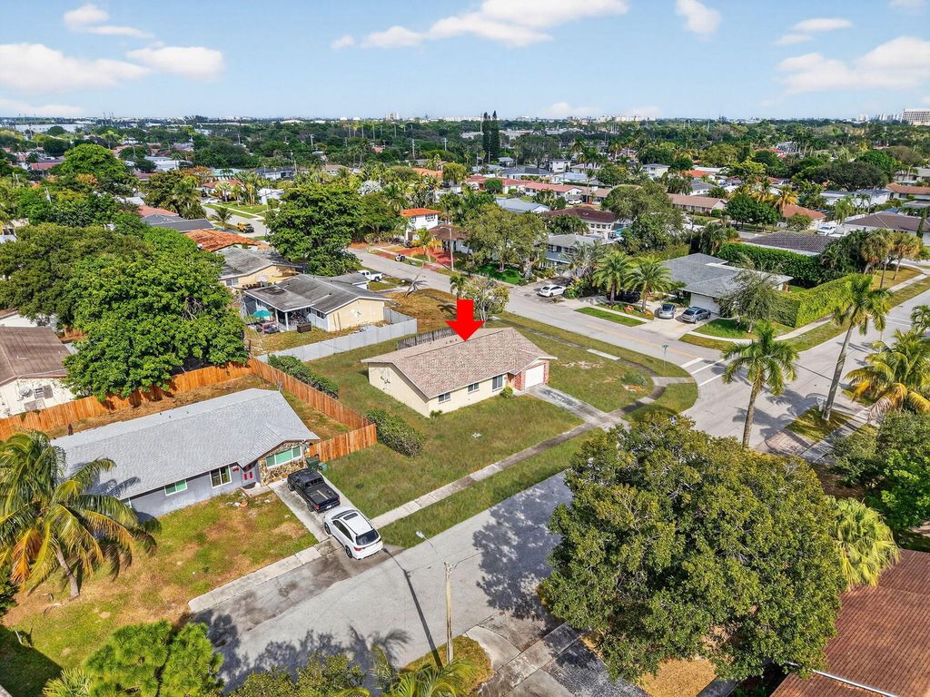 Photo of 1601 NW 5th Street, Boca Raton, FL 33486 (MLS # R11143411)