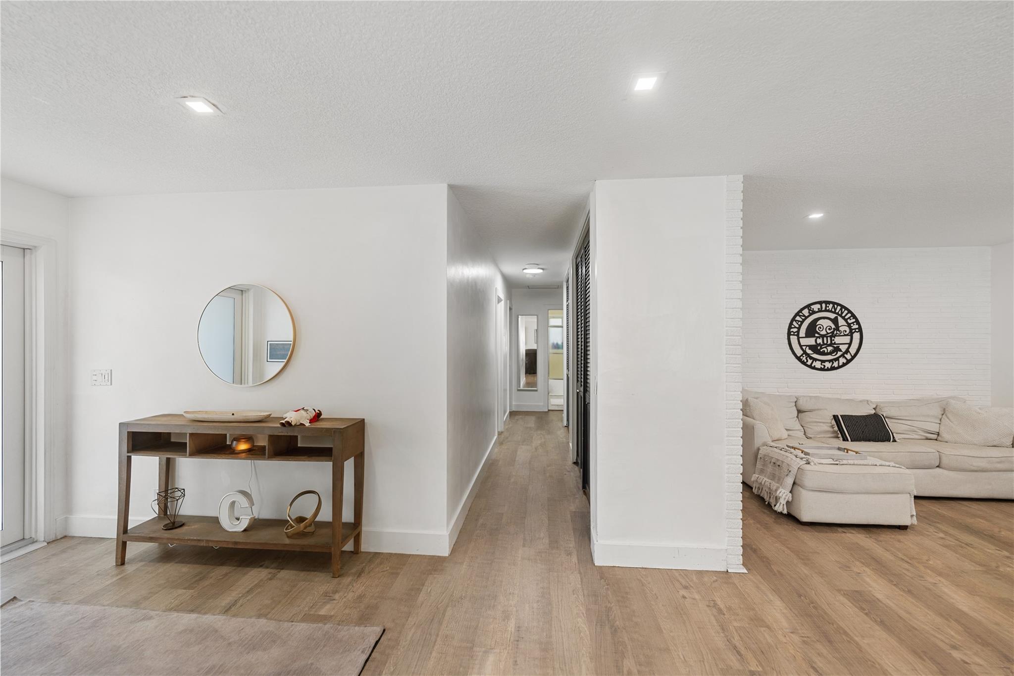 HOLLYWOOD HILLS - Residential