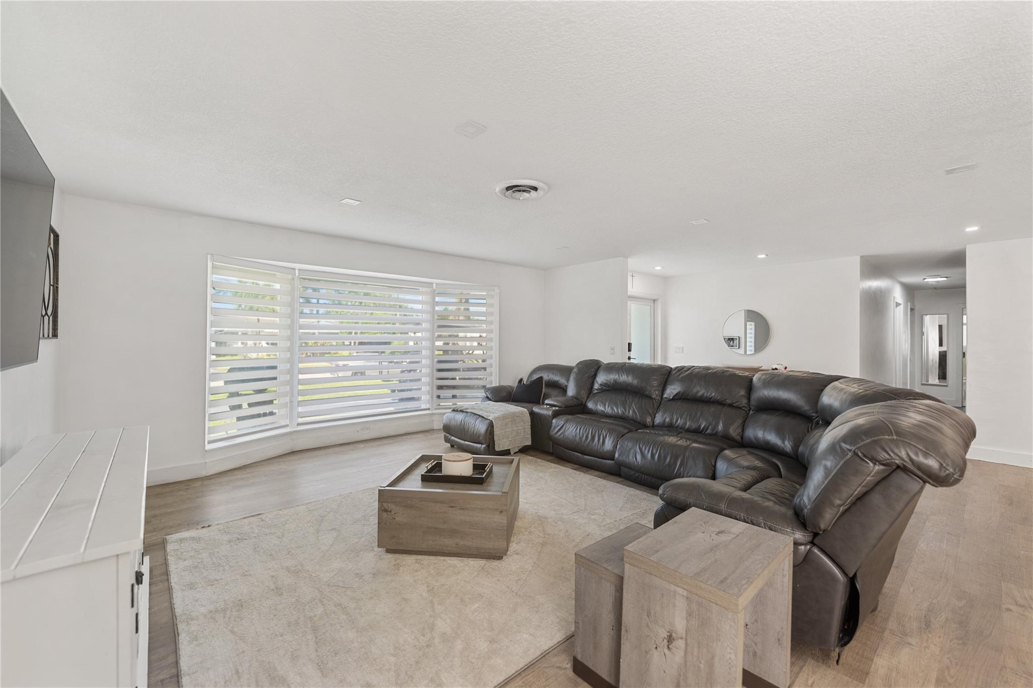 View photos, virtual tours, details... 4916 Buchanan St