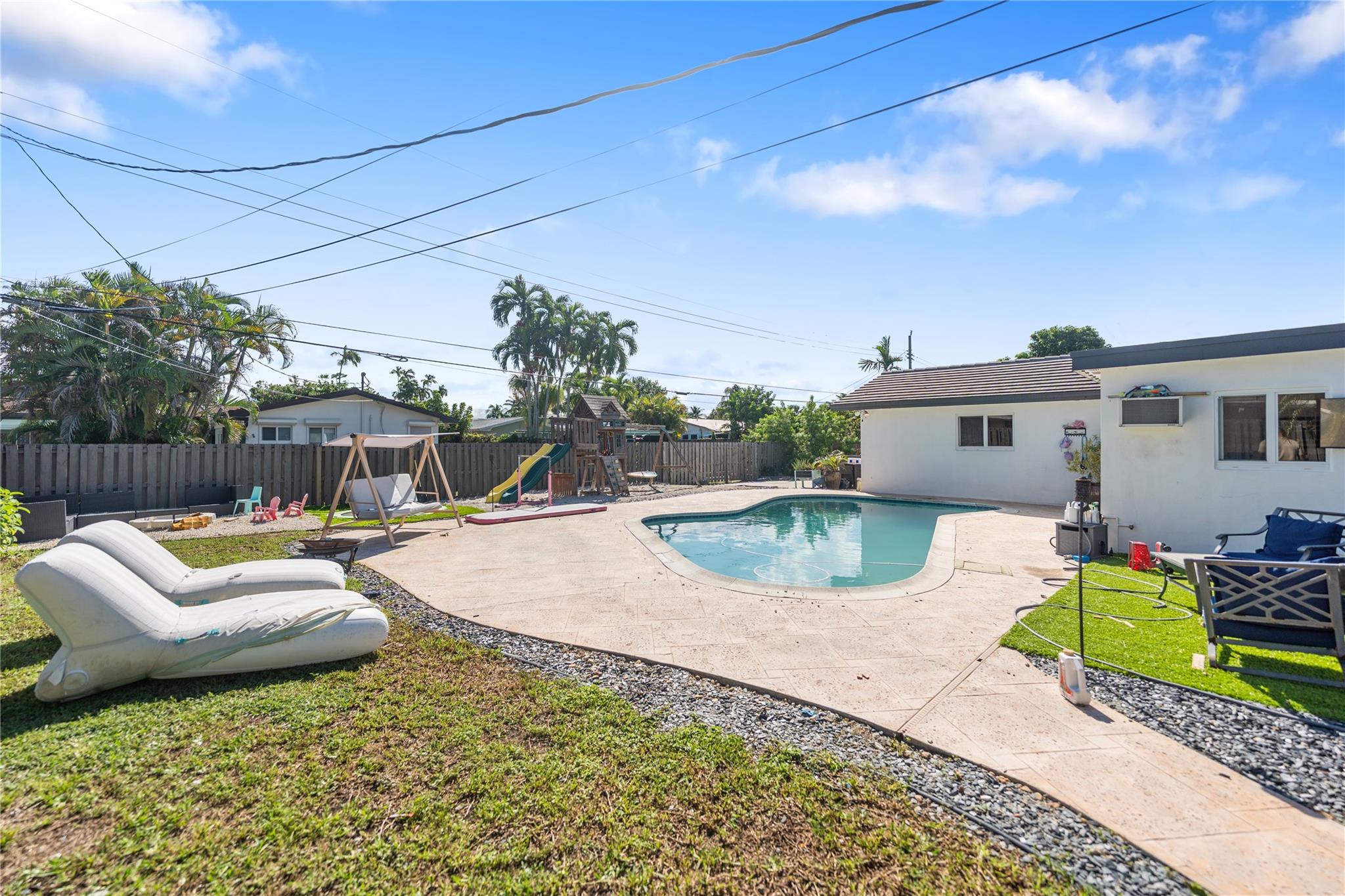 HOLLYWOOD HILLS - Residential
