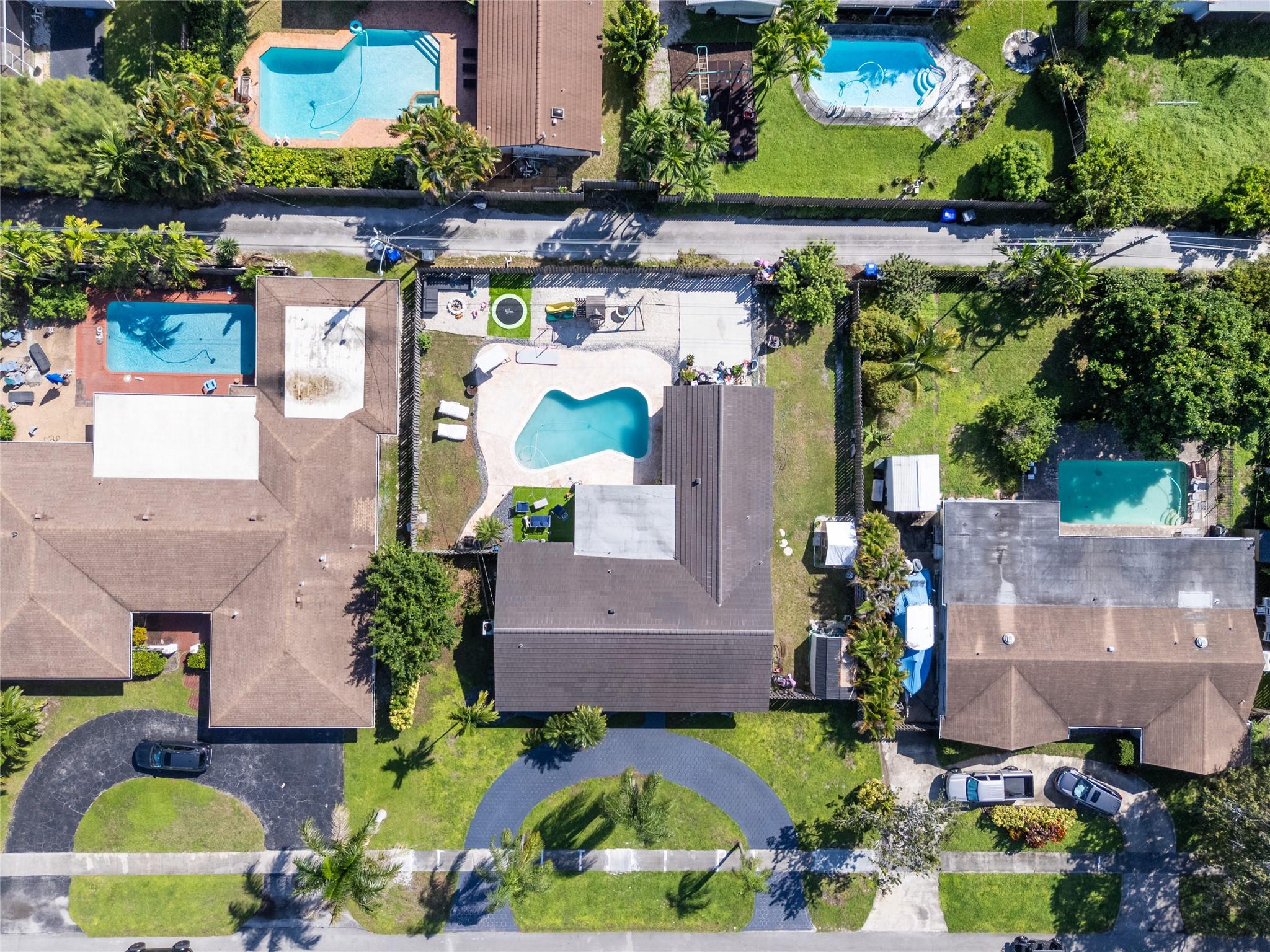 HOLLYWOOD HILLS - Residential
