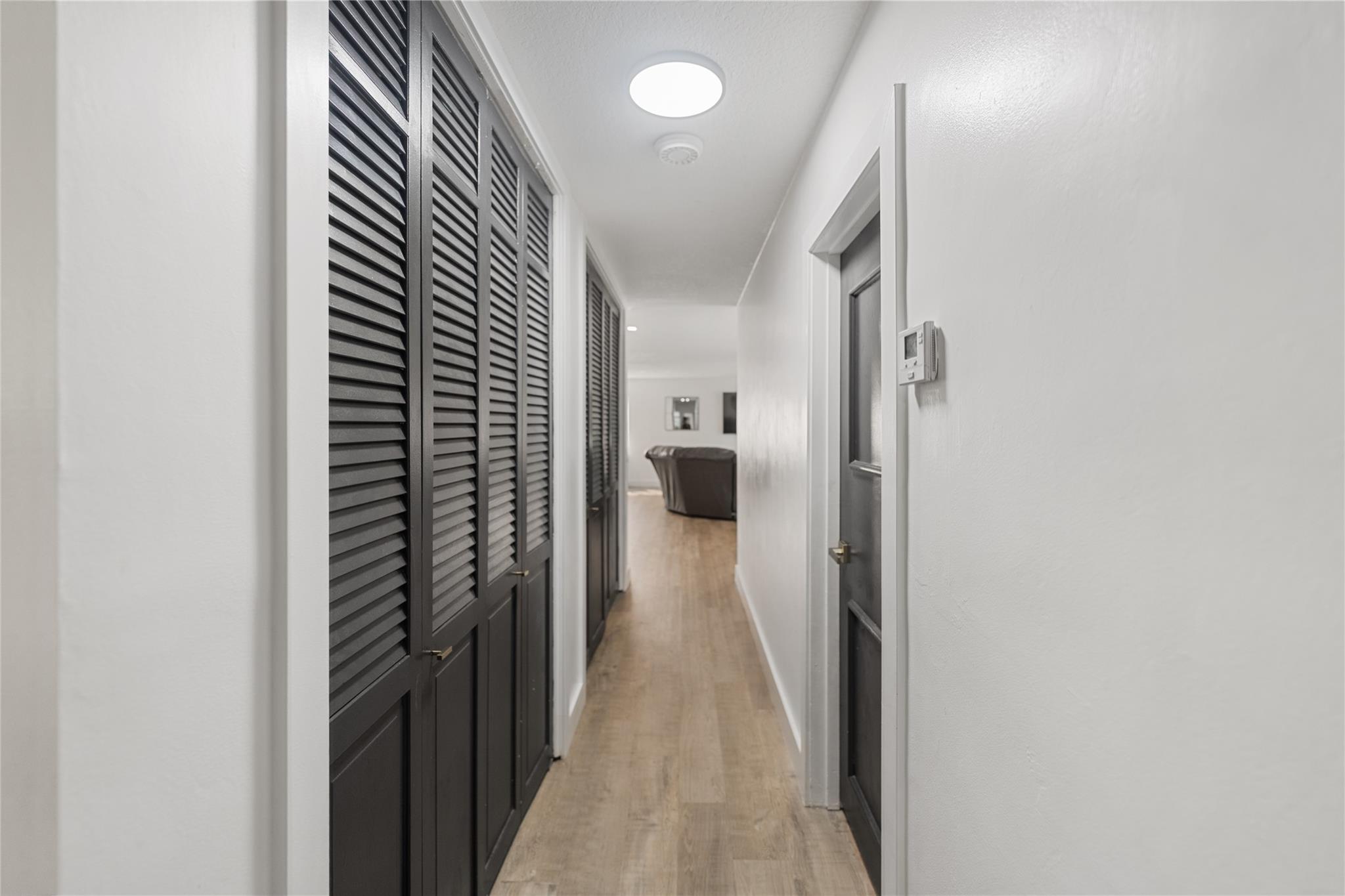 HOLLYWOOD HILLS - Residential