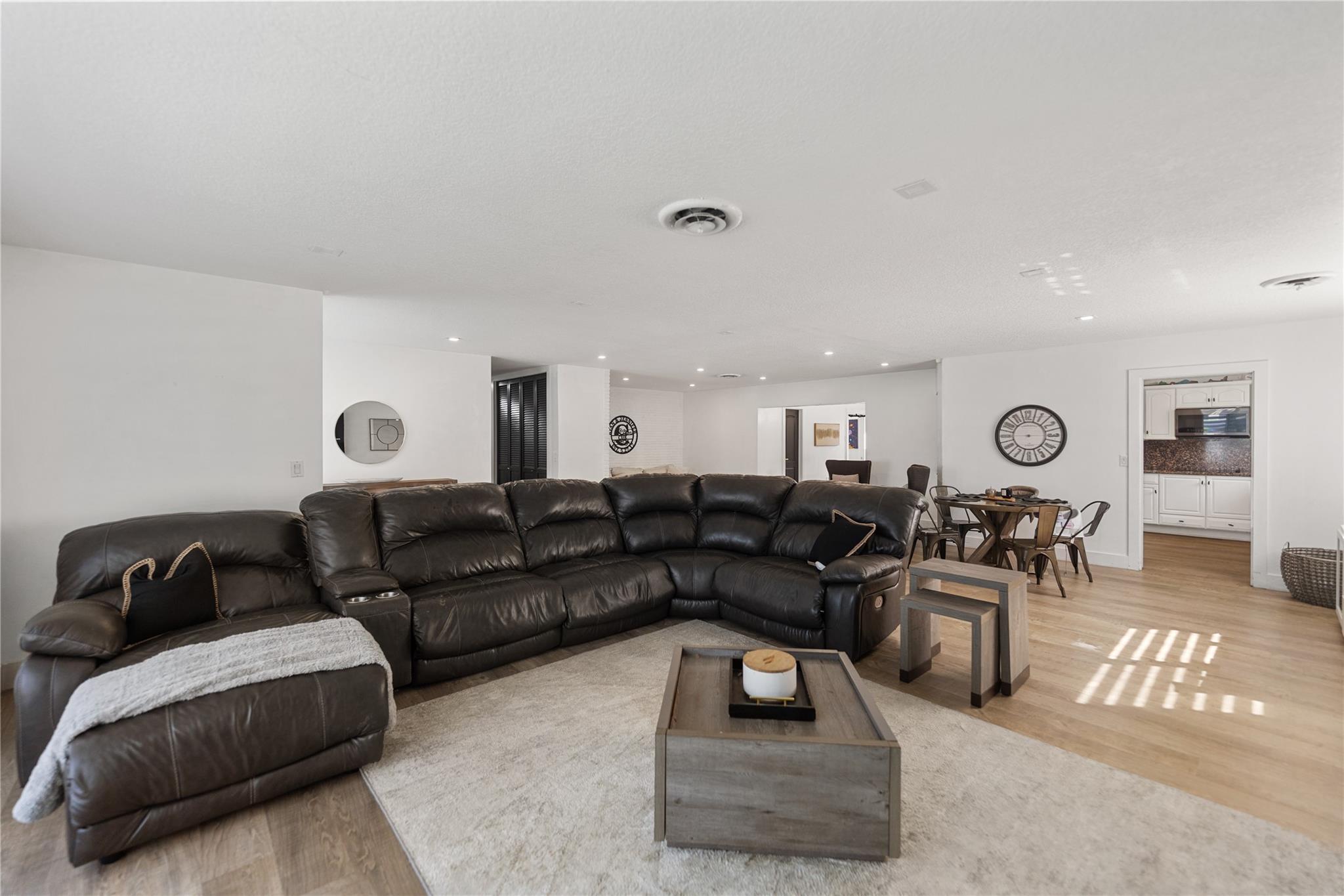 View photos, virtual tours, details... 4916 Buchanan St