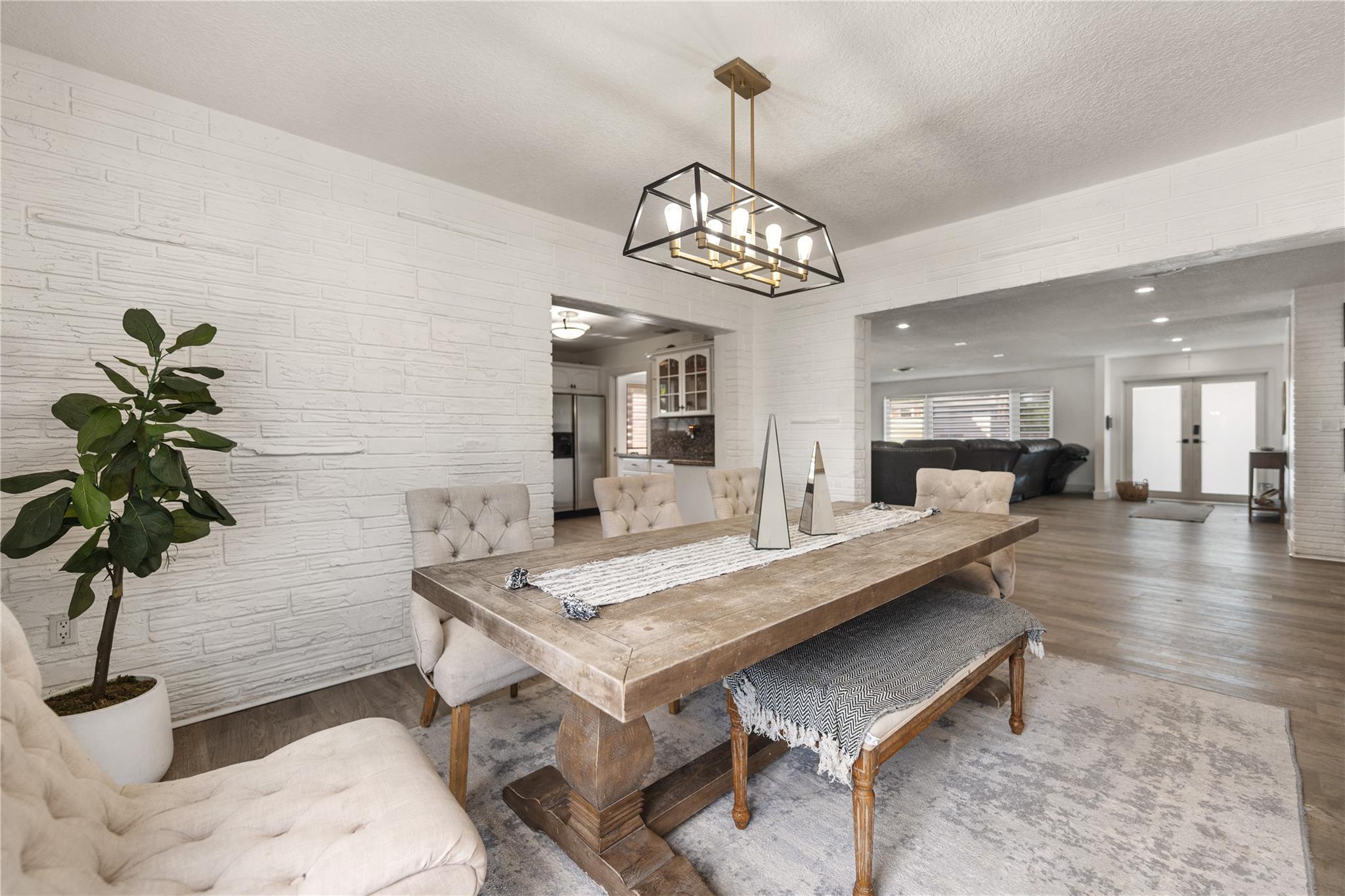 HOLLYWOOD HILLS - Residential