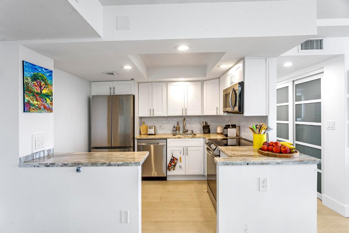 REGENCY HIGHLAND CLUB CONDO - Residential