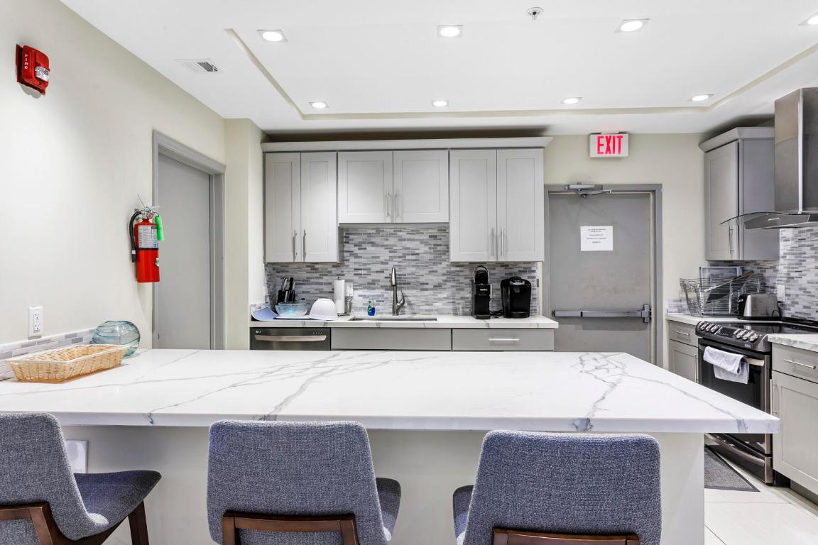 REGENCY HIGHLAND CLUB CONDO - Residential