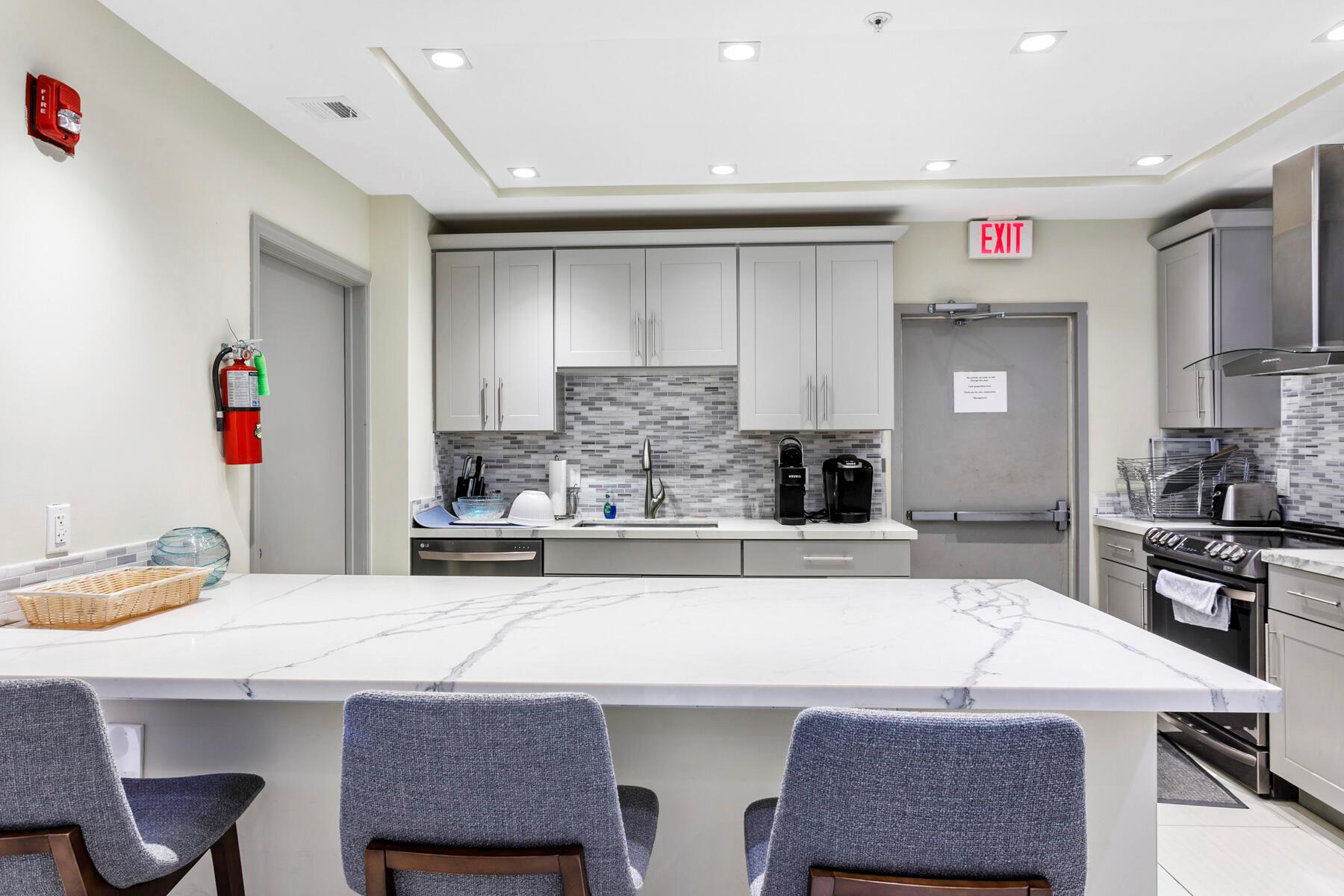 REGENCY HIGHLAND CLUB CON - Residential