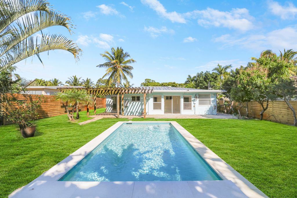 Photo of 376 SW 2nd Street, Boca Raton, FL 33432 (MLS # R11137880)