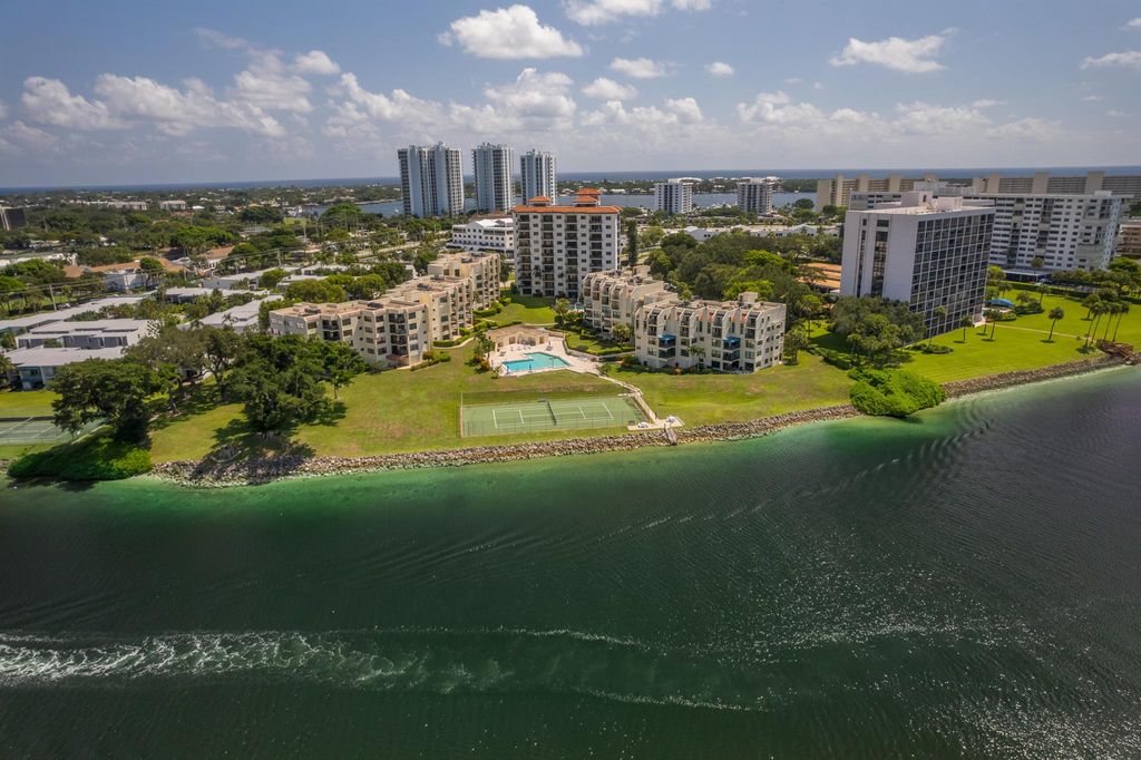 Photo of 364 Golfview Road #405, North Palm Beach, FL 33408 (MLS # R10914550)