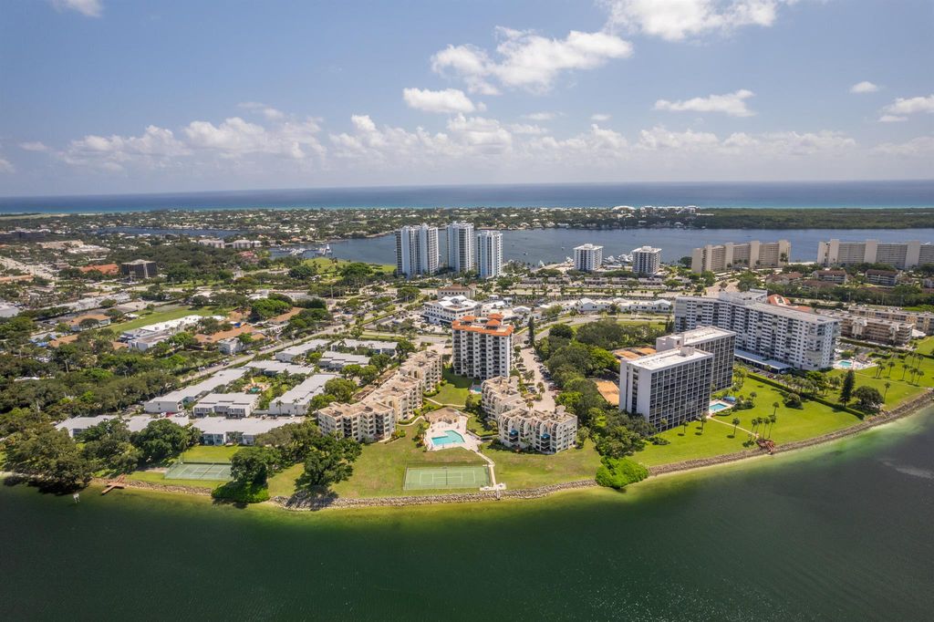 Photo of 364 Golfview Road #405, North Palm Beach, FL 33408 (MLS # R10914550)