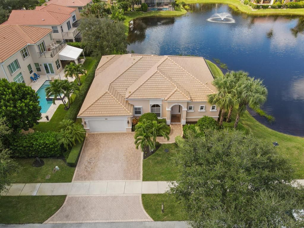 Photo of 138 Magnolia Way, Tequesta, FL 33469 (MLS # R10840865)